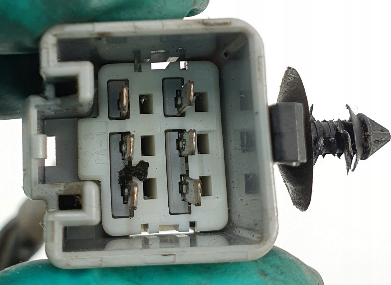 SILNICZEK FOTELA PRAWY VOLVO V70 0130002443 Car type Passenger cars