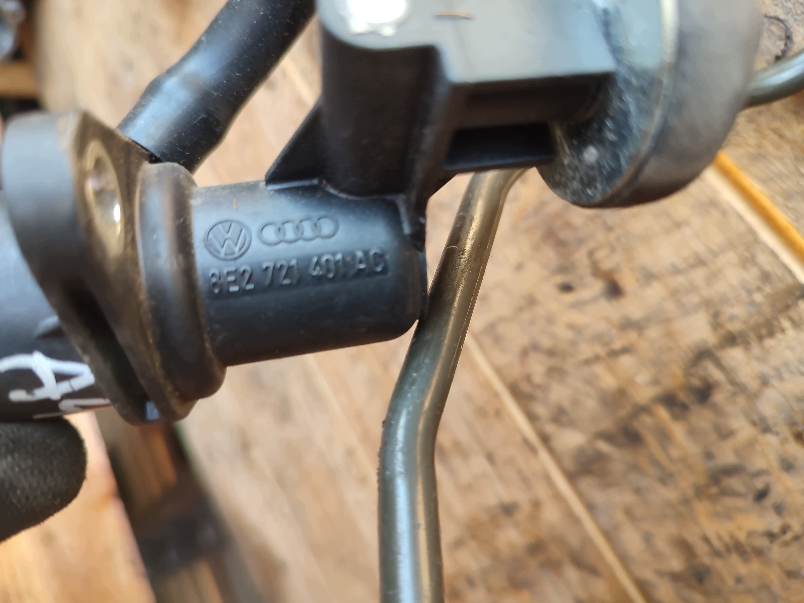 AUDI A4 B7 pumpa spojky OE 8E2721401AC