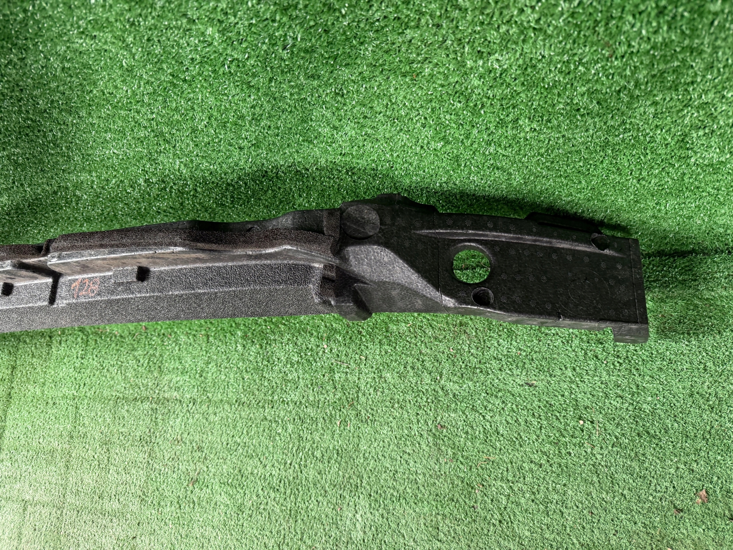 SKODA SUPERB IV ABSORBER nárazníku předek 3P0807248D
