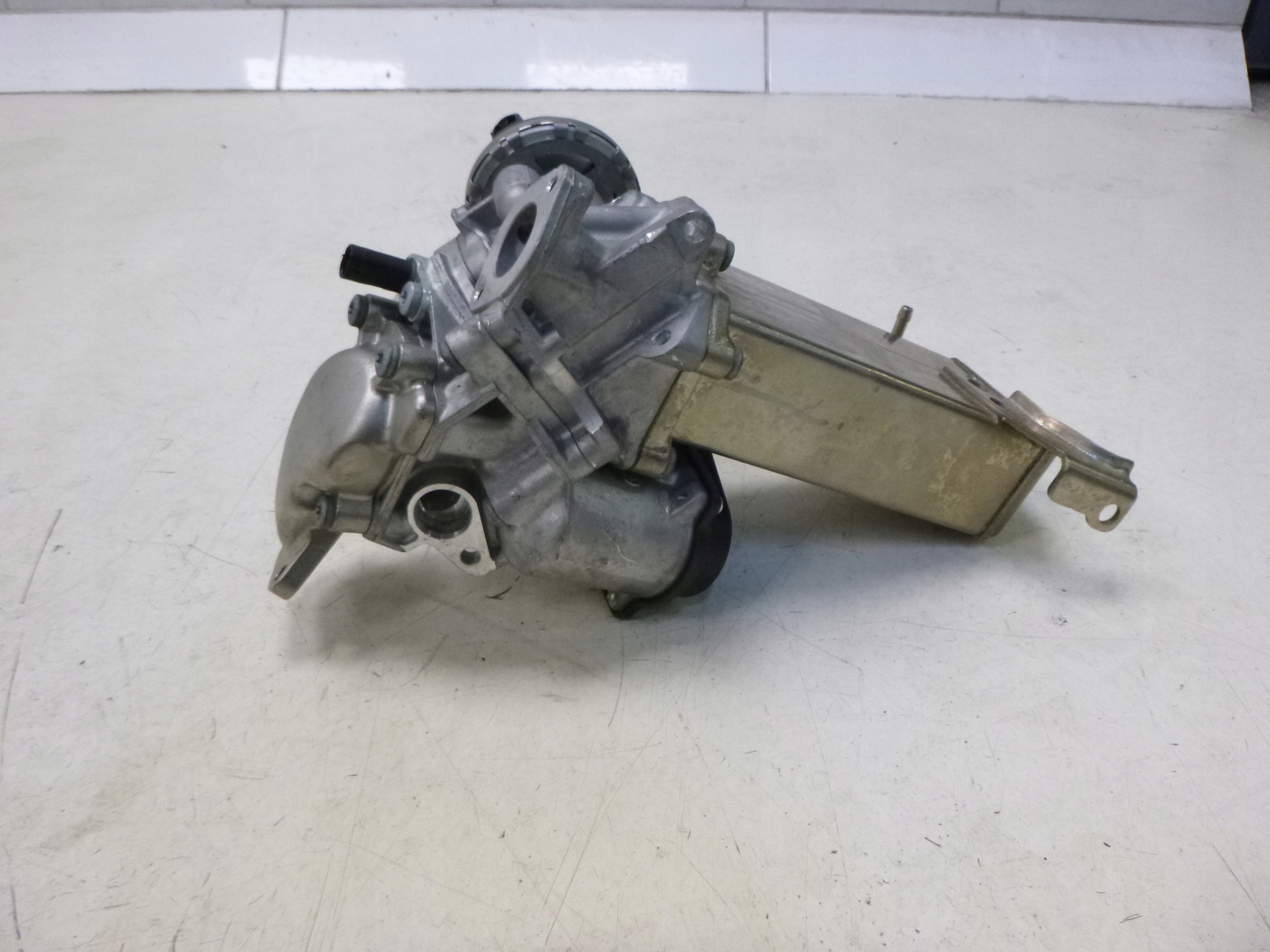 AUDI A4 A5 A6 A8 Q7 2.7 3.0 TDI ABGASKUEHLER AGR NEU ORIGINAL