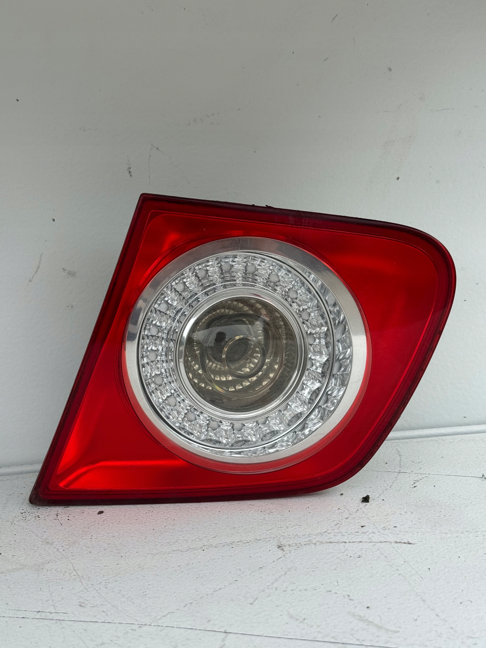 VW Jetta light right rear part rear to the bonnet 1K5945094