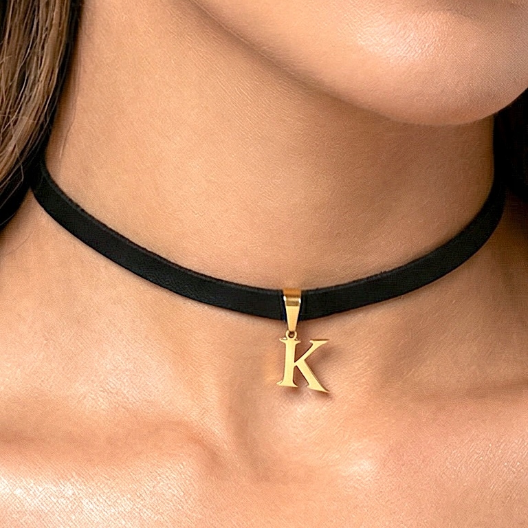 Kožený Choker písmenko M A K černý přívěsek chirurgický na krk zlatý