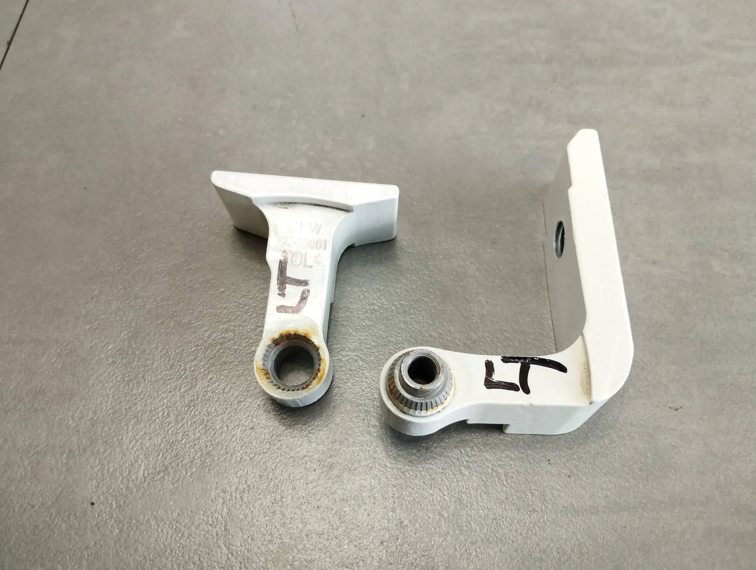 BMW 7 G11 hinges door left rear part Z bodywork 7333061