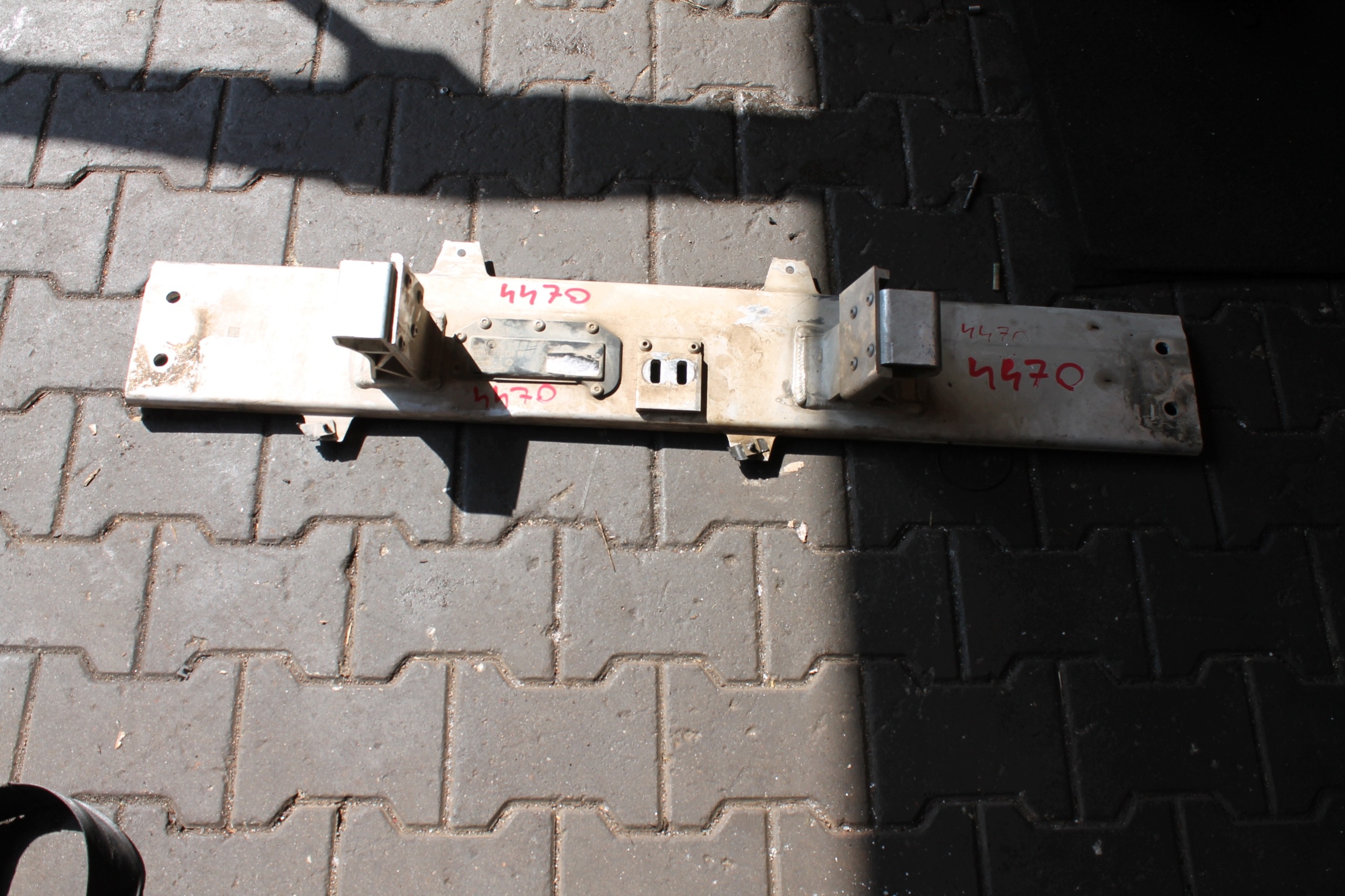 4470. Support Support MERCEDES A1672406100