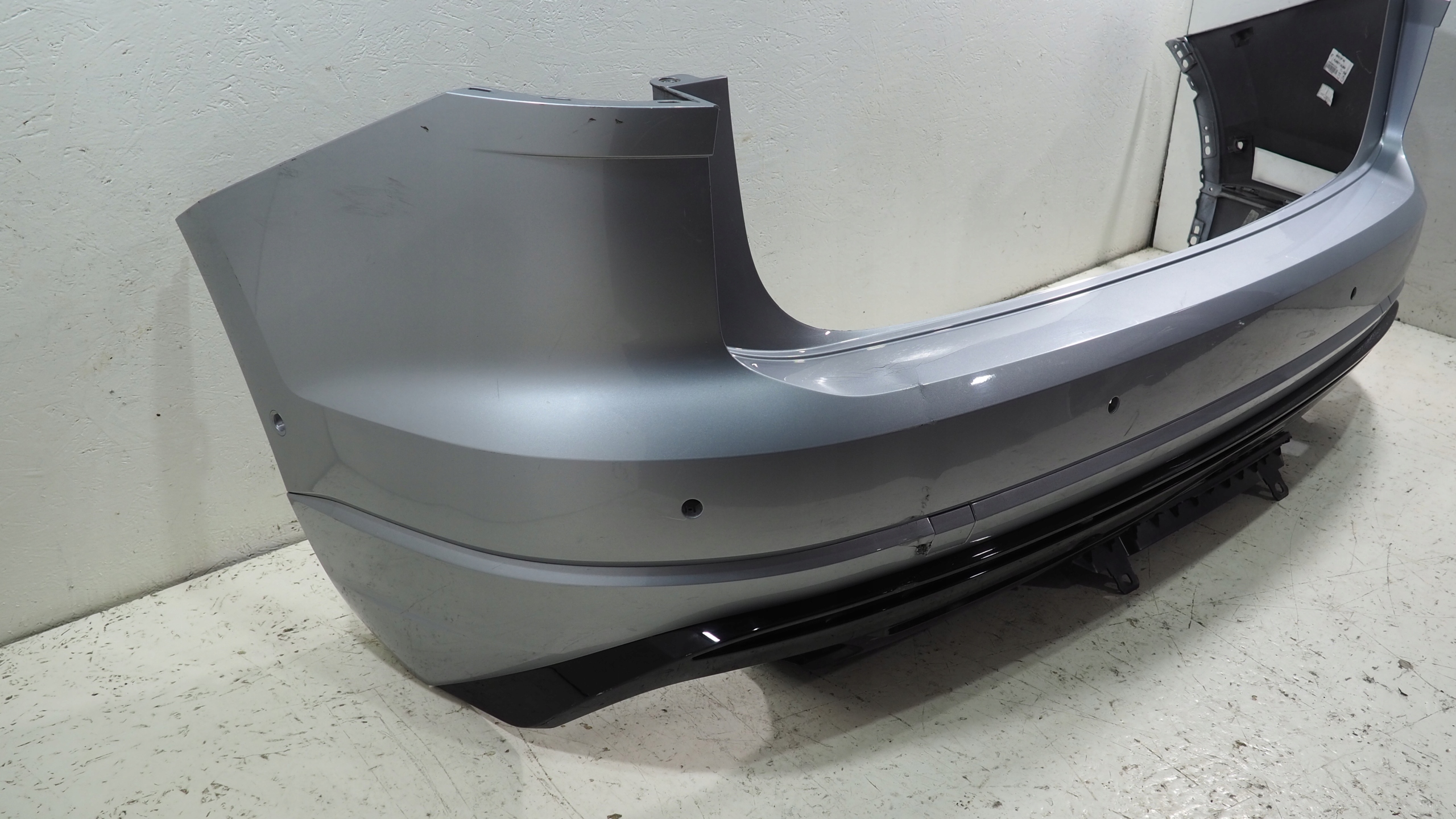 VW Touareg III R Line bumper rear part
