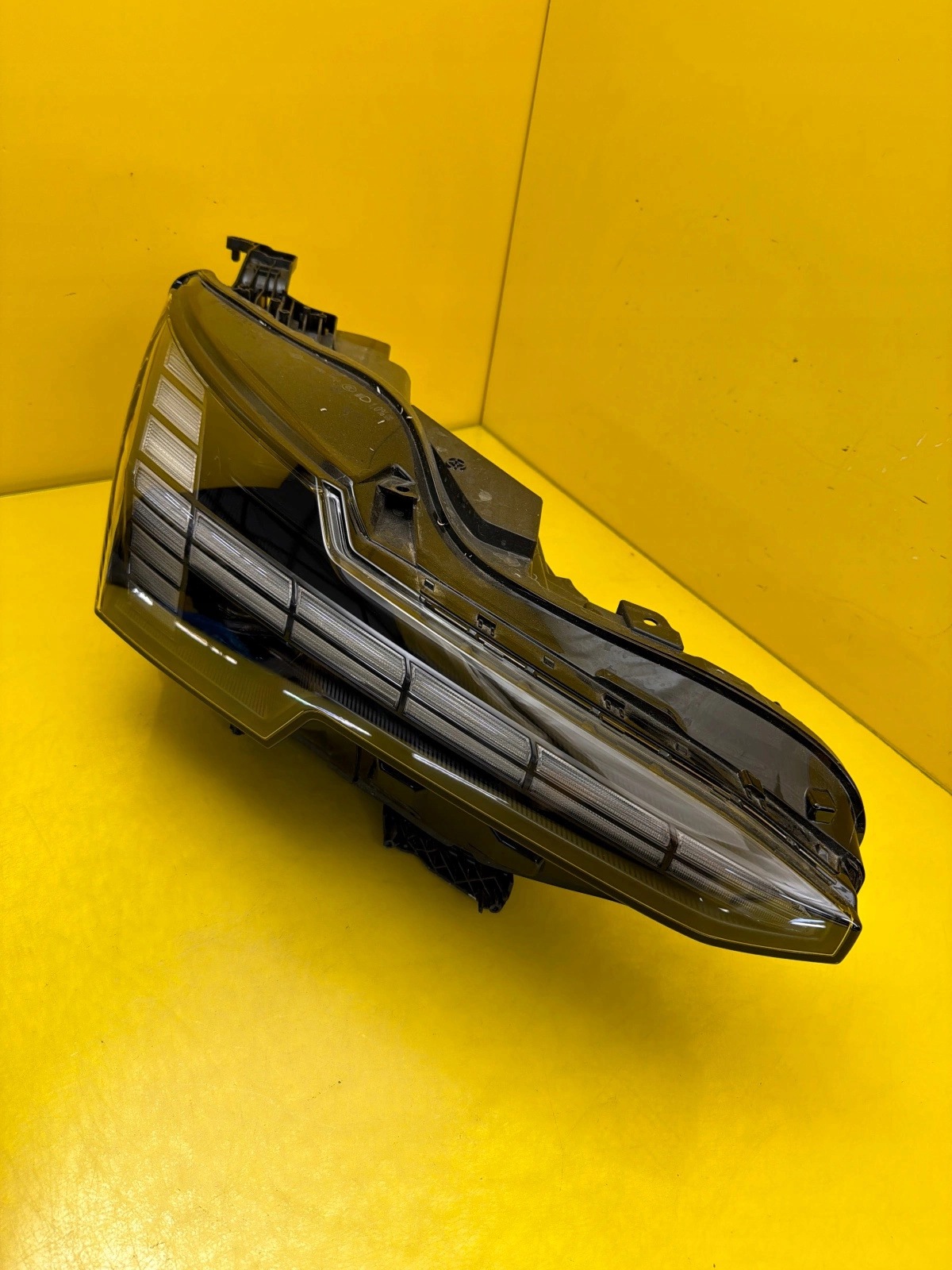 light right front Volvo EX30 Full Led 80000628