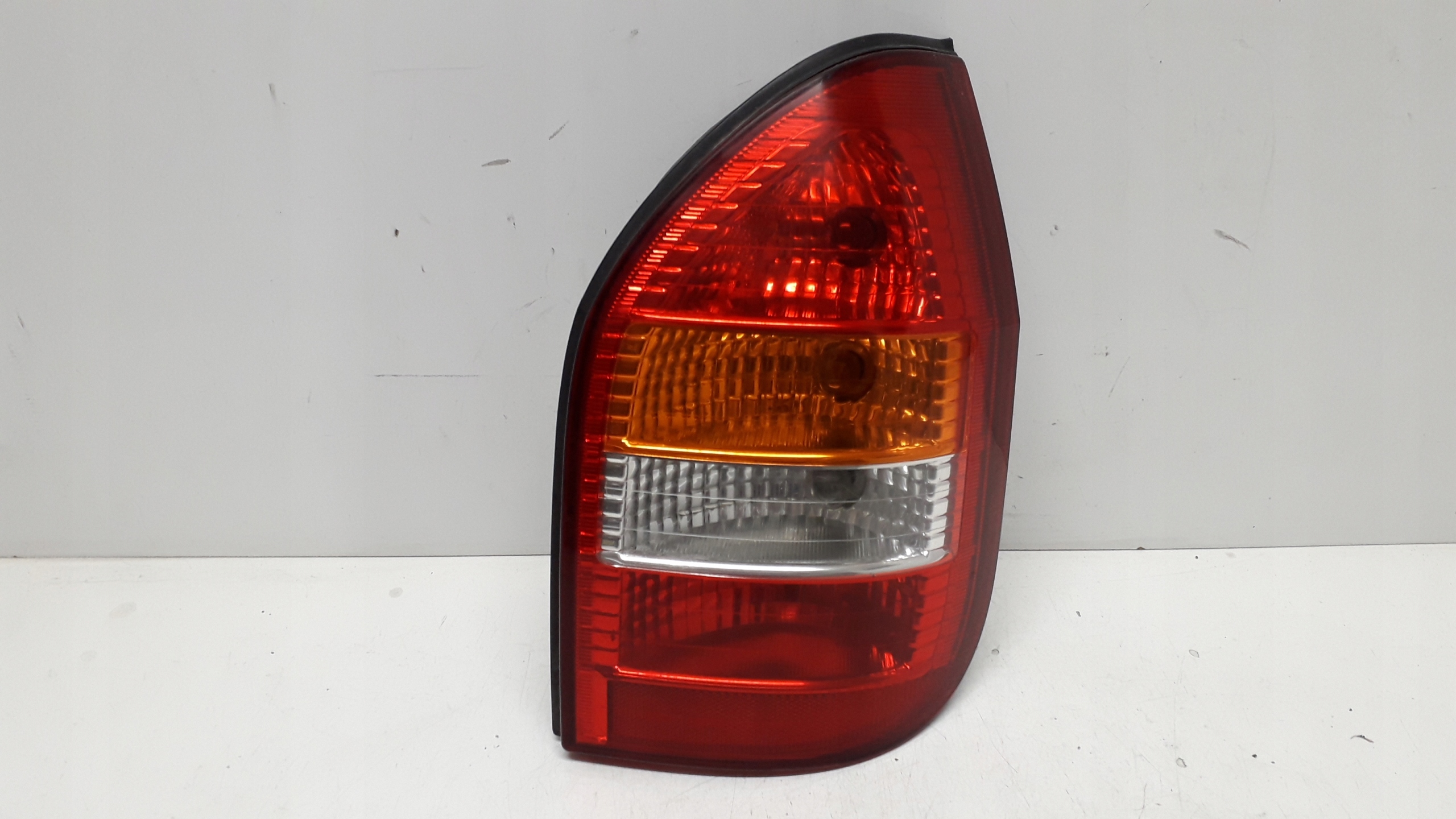 OPEL ZAFIRA A 99- LAMPA PRAWA TYŁ Z WKŁADEM
