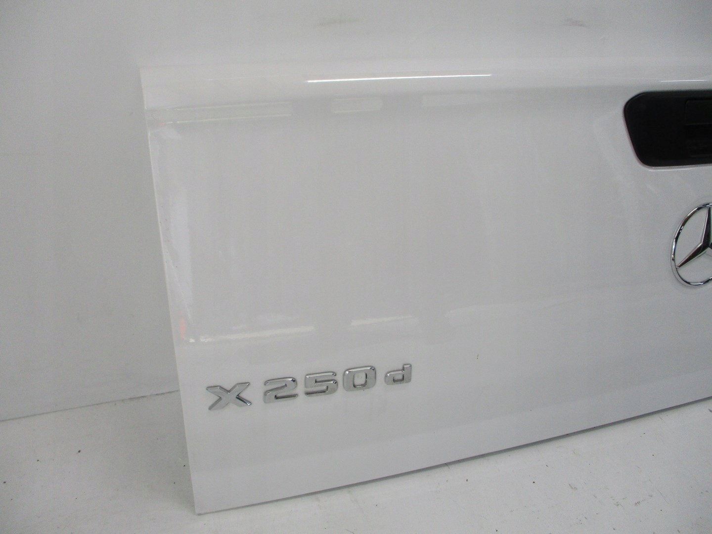 Klapa burta MERCEDES X KLASA 470 TYŁ TYLNA Typ samochodu Samochody osobowe