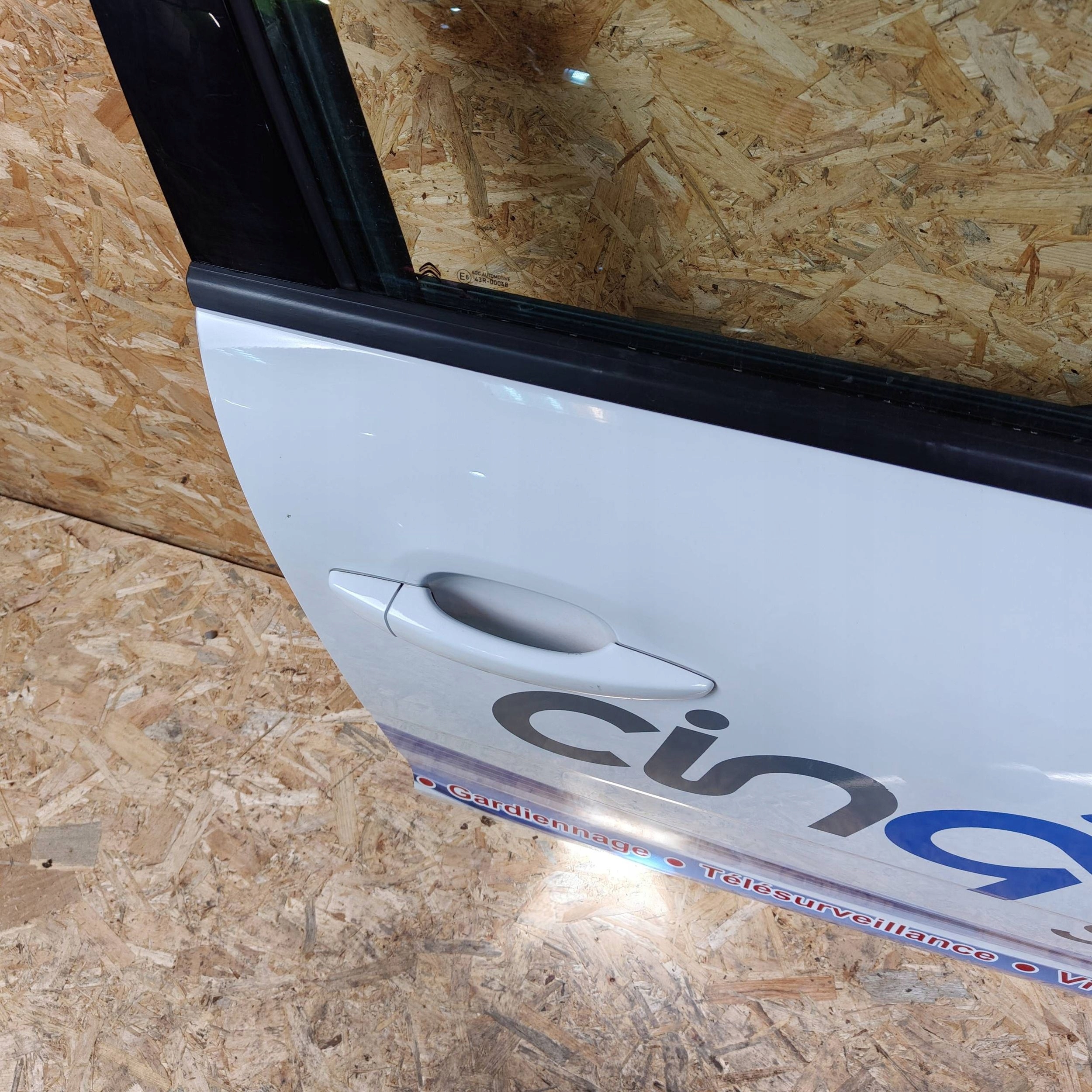 dveře přední předek strana pravá Citroen C3