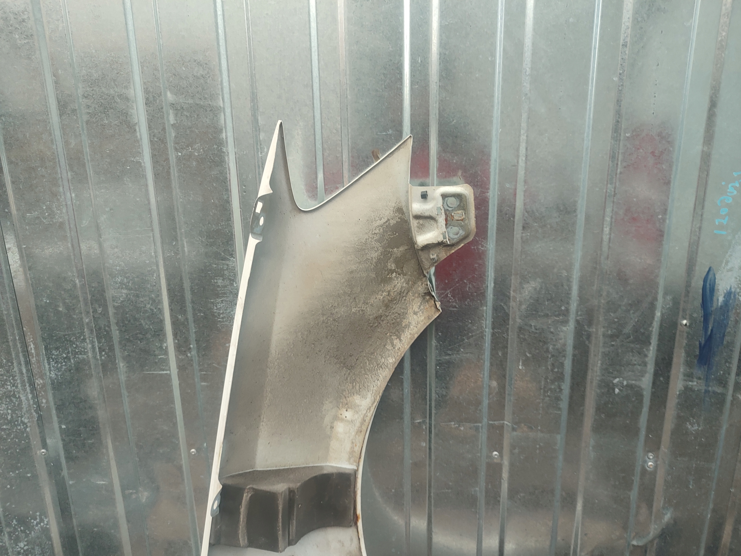 fender left front front Volkswagen Jetta VI LB9A
