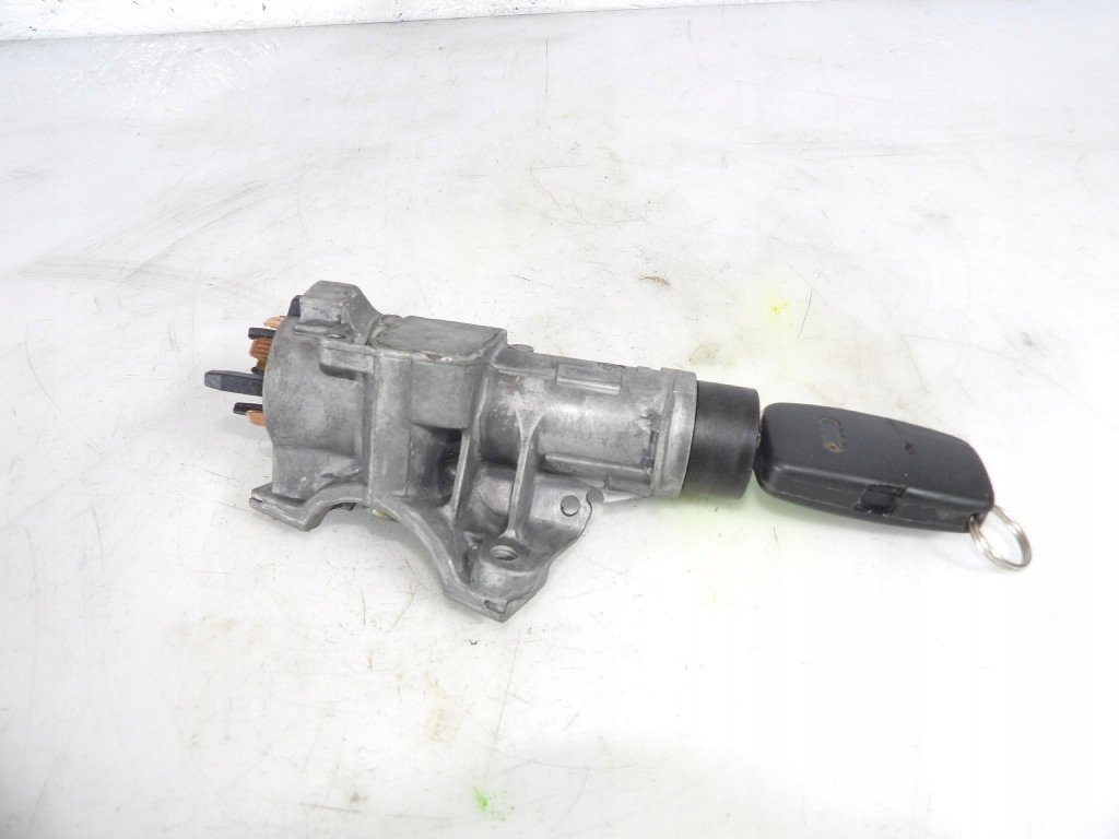 AUDI A4 B6 2.0B ignition 4B0905851C