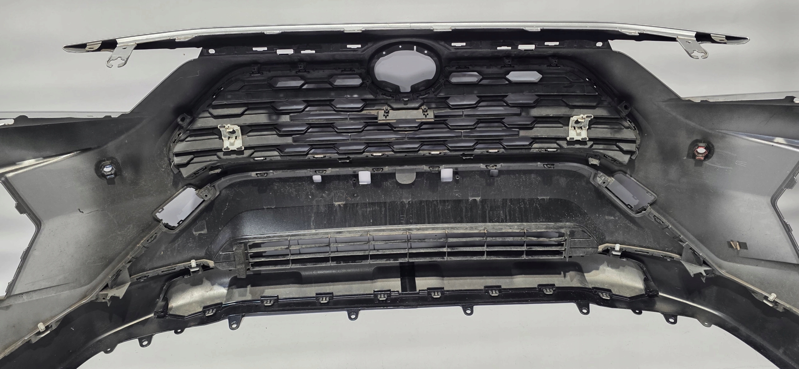 front bumper grille TOYOTA RAV4 V 18- 4XPDC washers 52119-42B20
