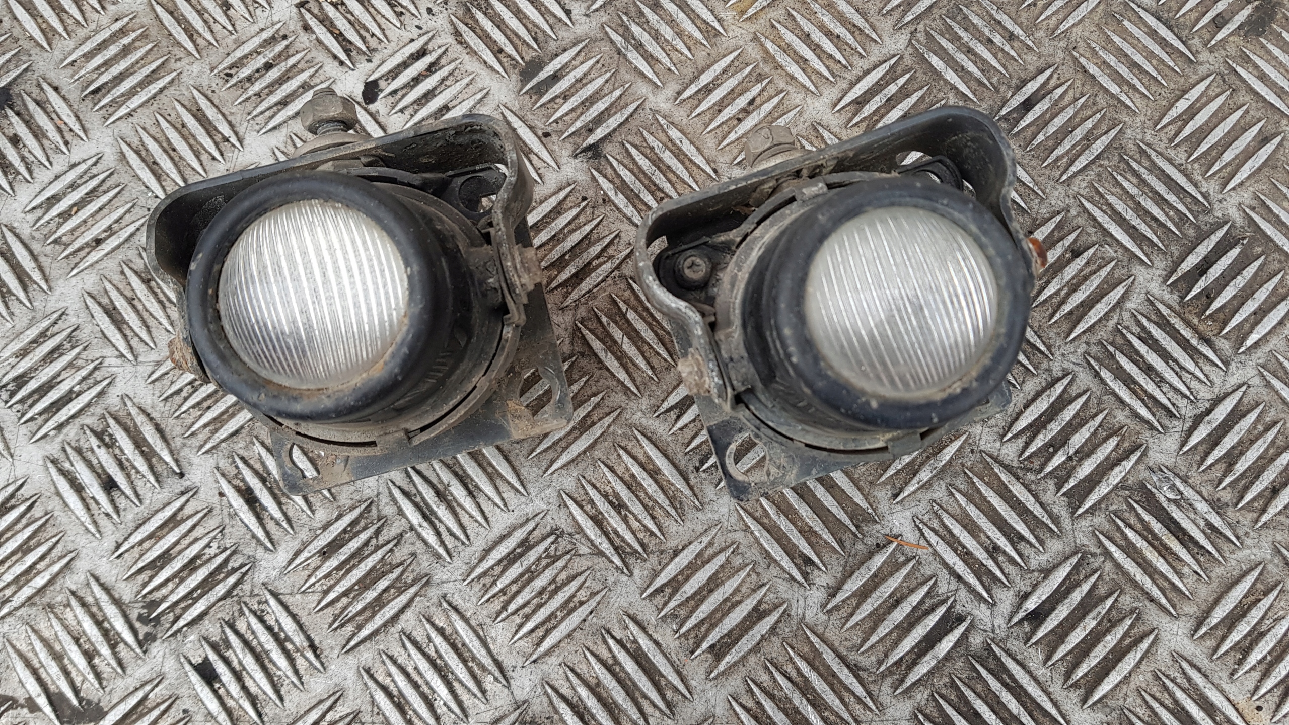 LANCIA THESIS fog light left right holder