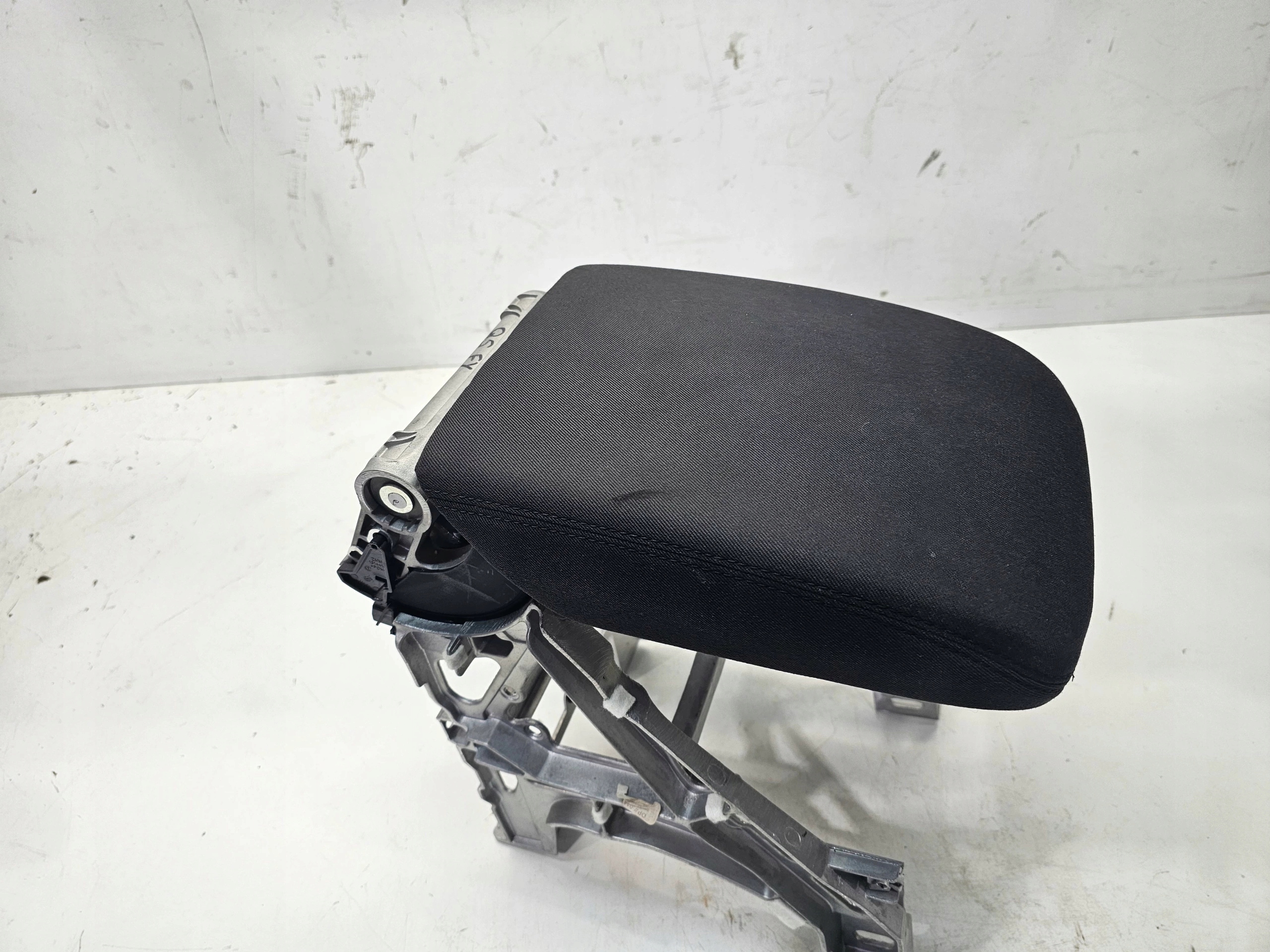 armrest WELUR adjustable front AUDI Q5 FY 80A864283A original