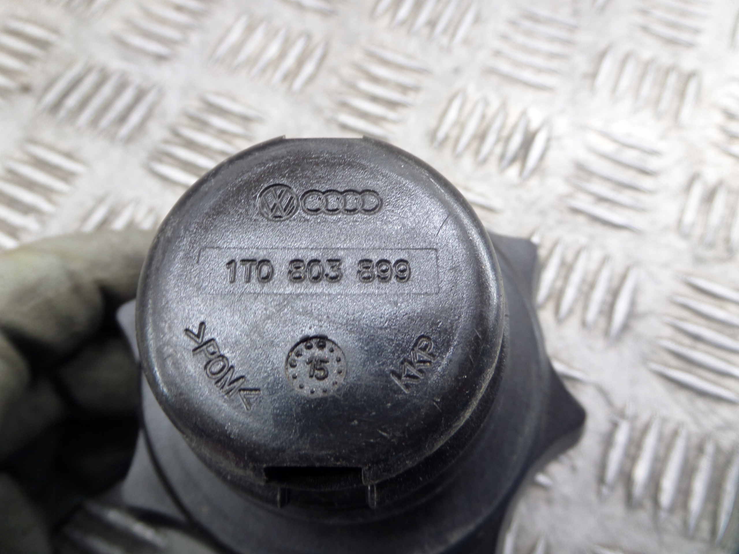 Vis Roues de la roue de secours Volkswagen OE 1T0803899
