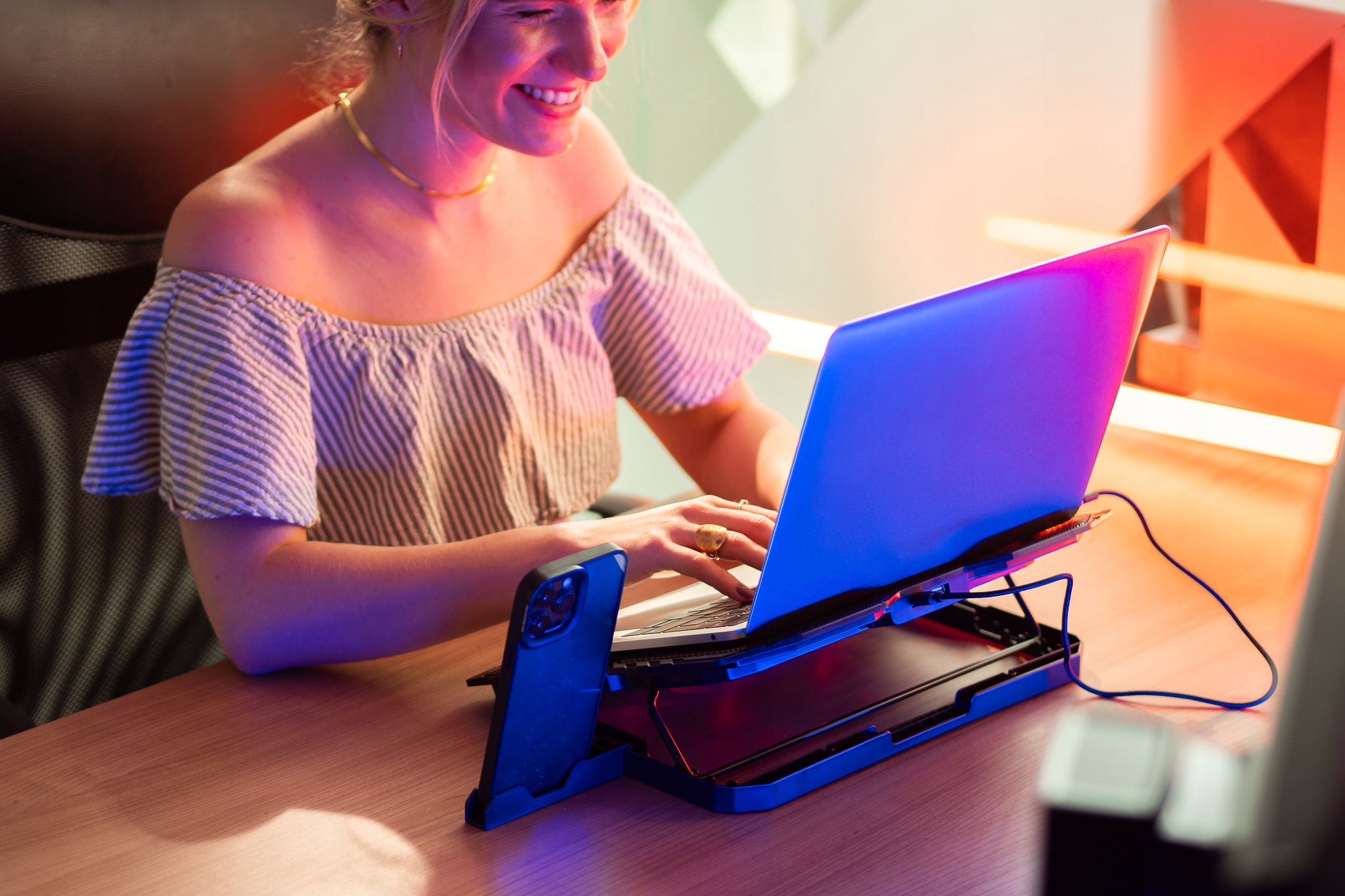 PODSTAWKA PODKŁADKA CHŁODZĄCA POD LAPTOPA 15,6' 6 WENTYLATORÓW GAMINGOWA Producent Blow