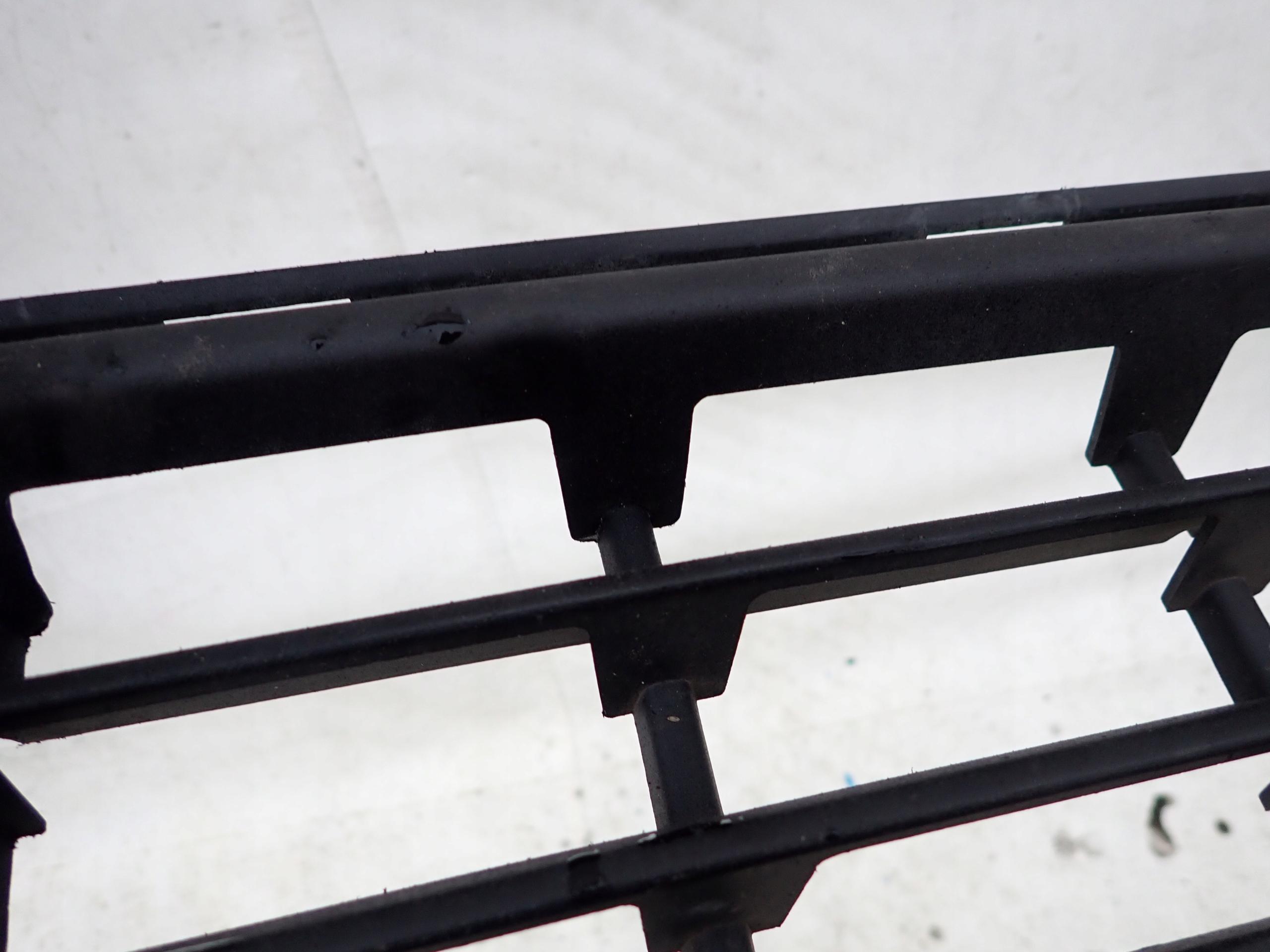 VOLVO XC60 e 1 LIFT 13-17 griglia Paraurti medio