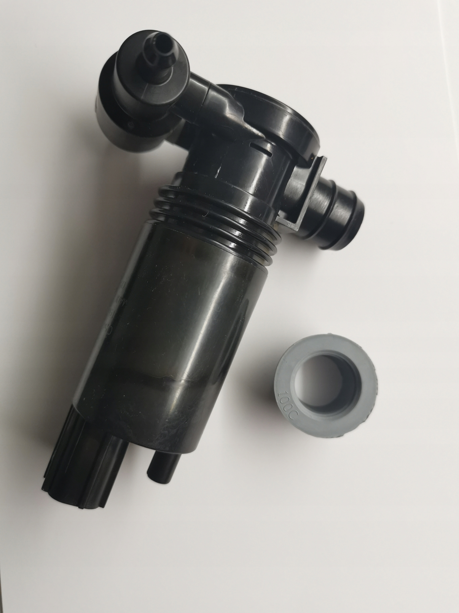 1056624001 190315B - Насос омывателя лобового стекла JAGUAR E-PACE X540