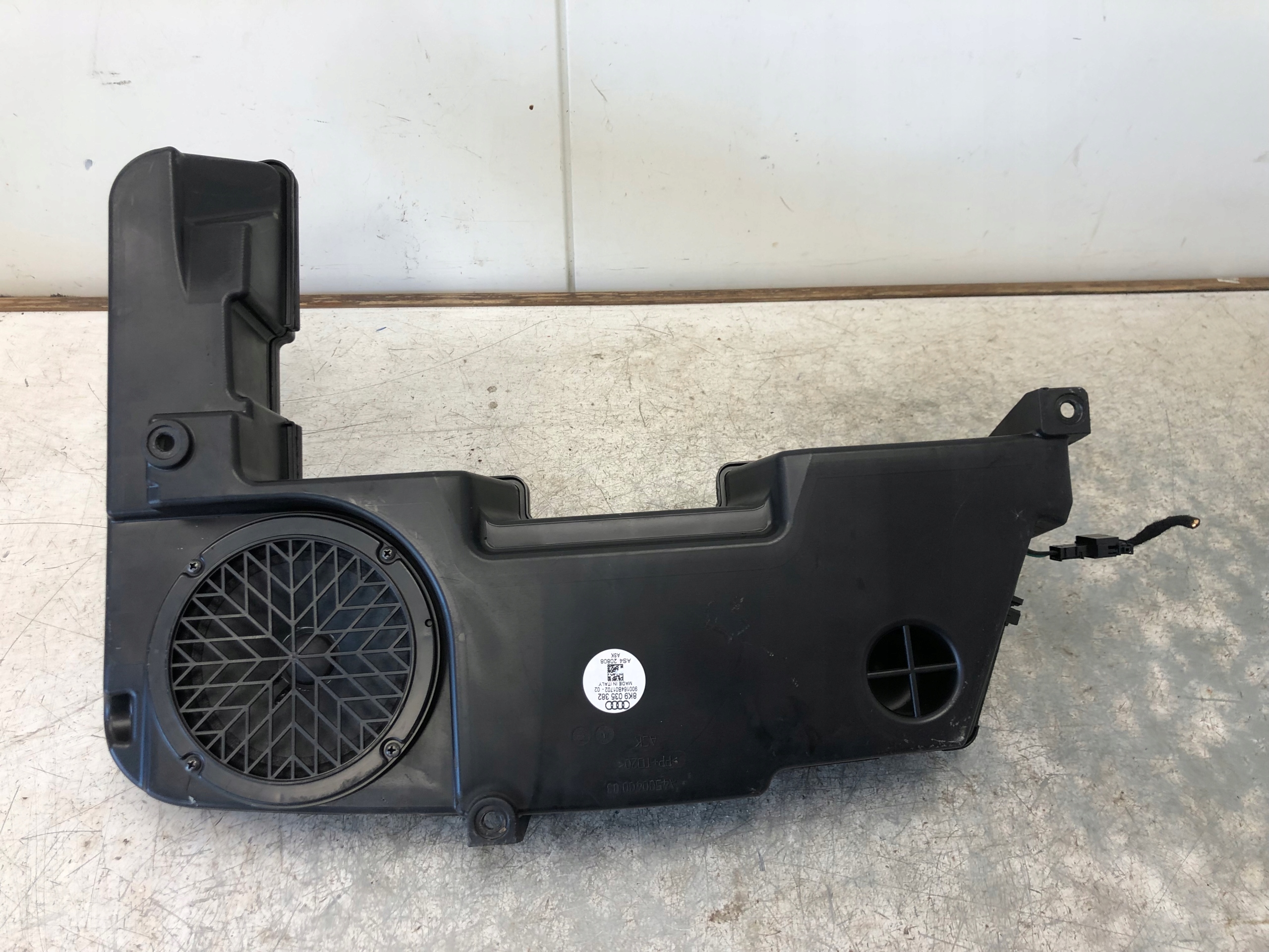 SUBWOOFER speaker AUDI A4 B8 KOMBI 8K9035382