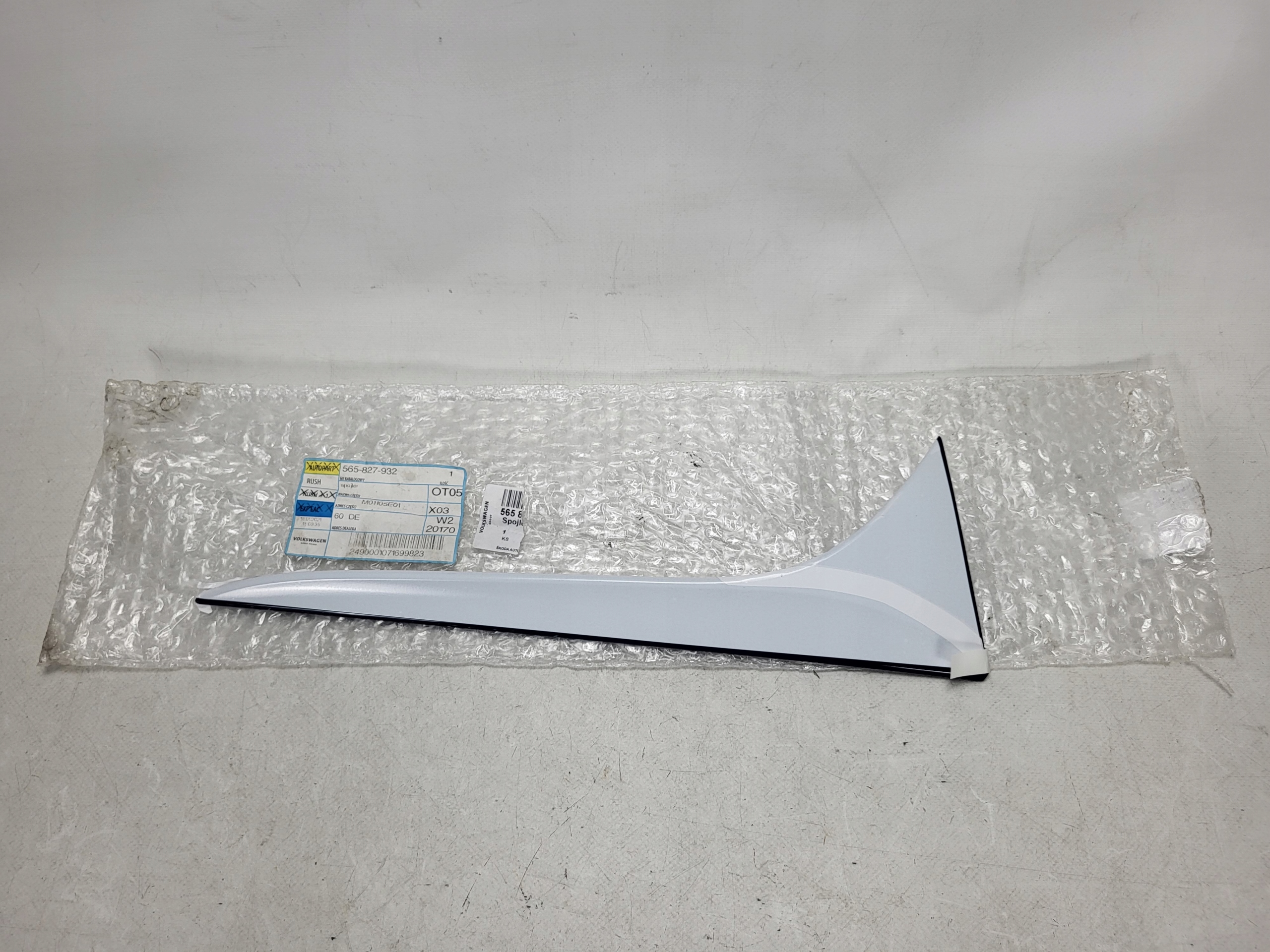 SKODA KODIAQ 565 listwa klapy tył tylny prawy