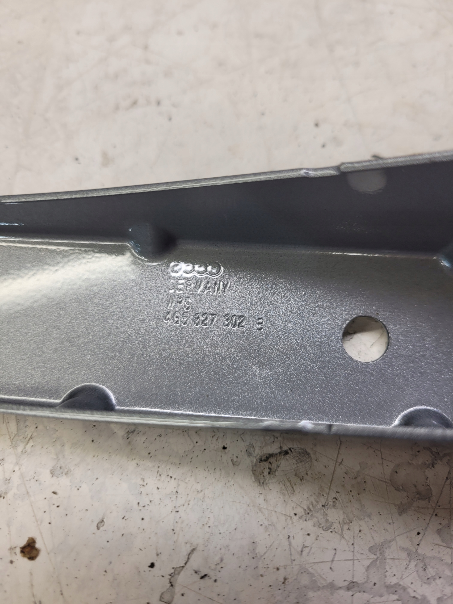 hinge bonnet rear part right AUDI A6 C7 sedan 4G5827302B
