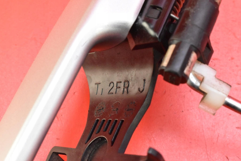 handle right front front 1FZ TOYOTA AURIS 2 II LIFT 15-18