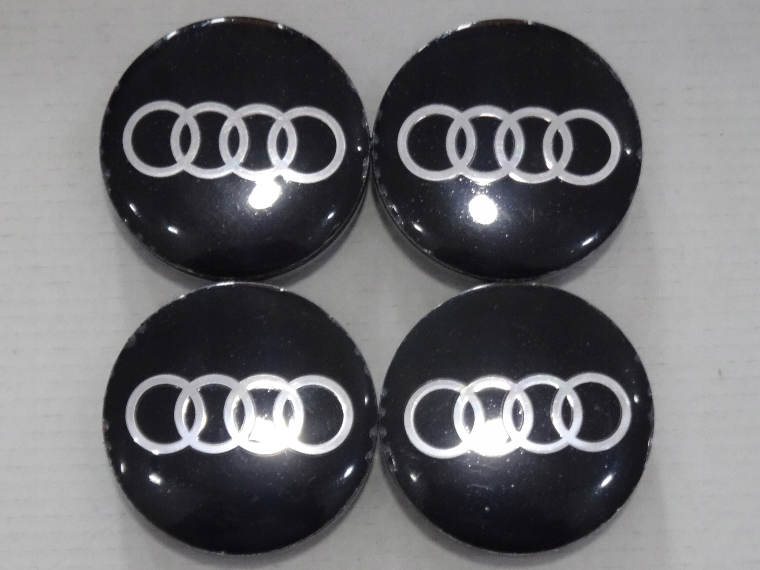 

4x Dekle dekielki emblematy na felgi Audi 56 mm cz