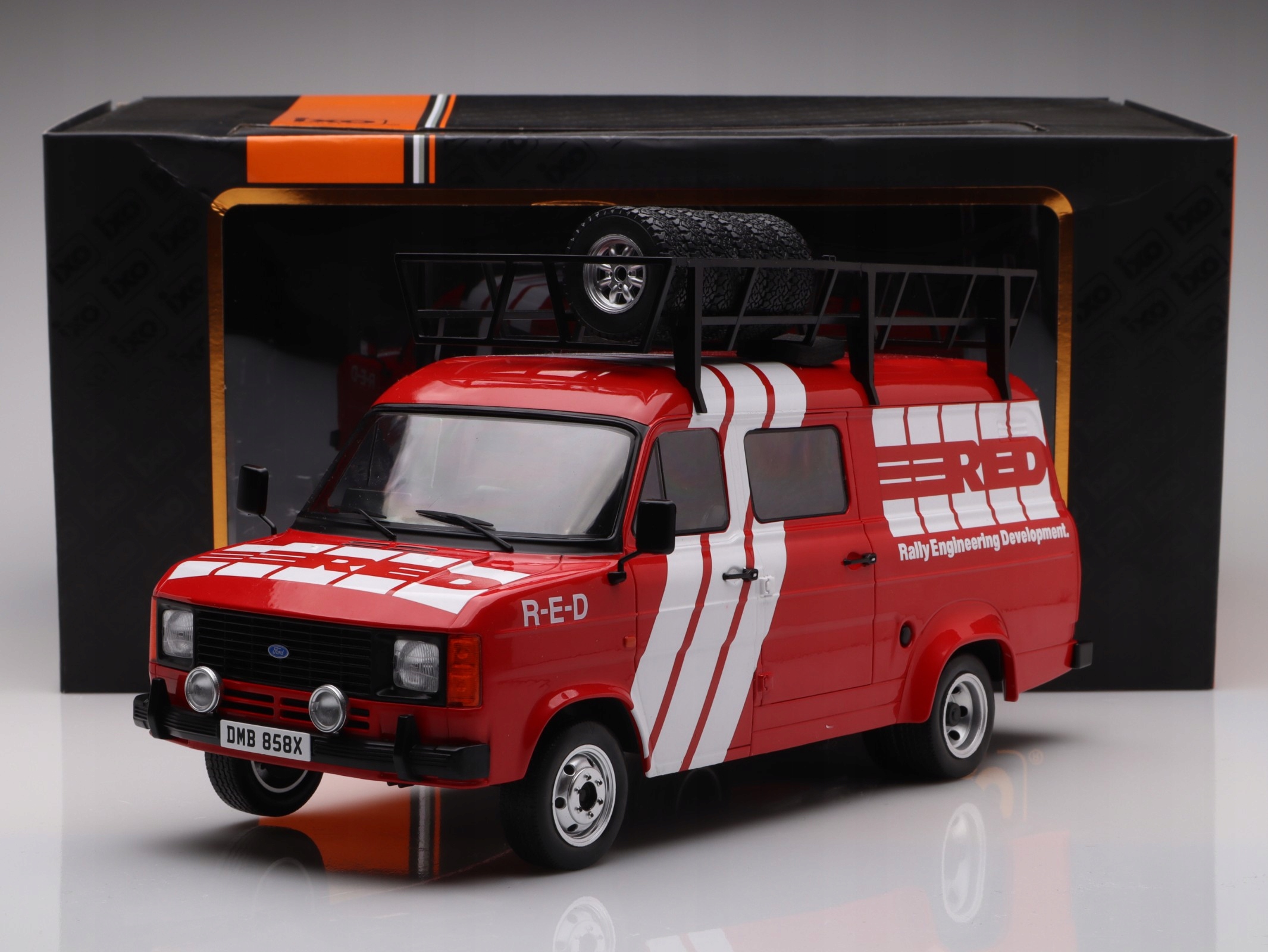 Ford Transit Mk2 "red" Rally Engineering Development 1985, červená Ixo 1:18