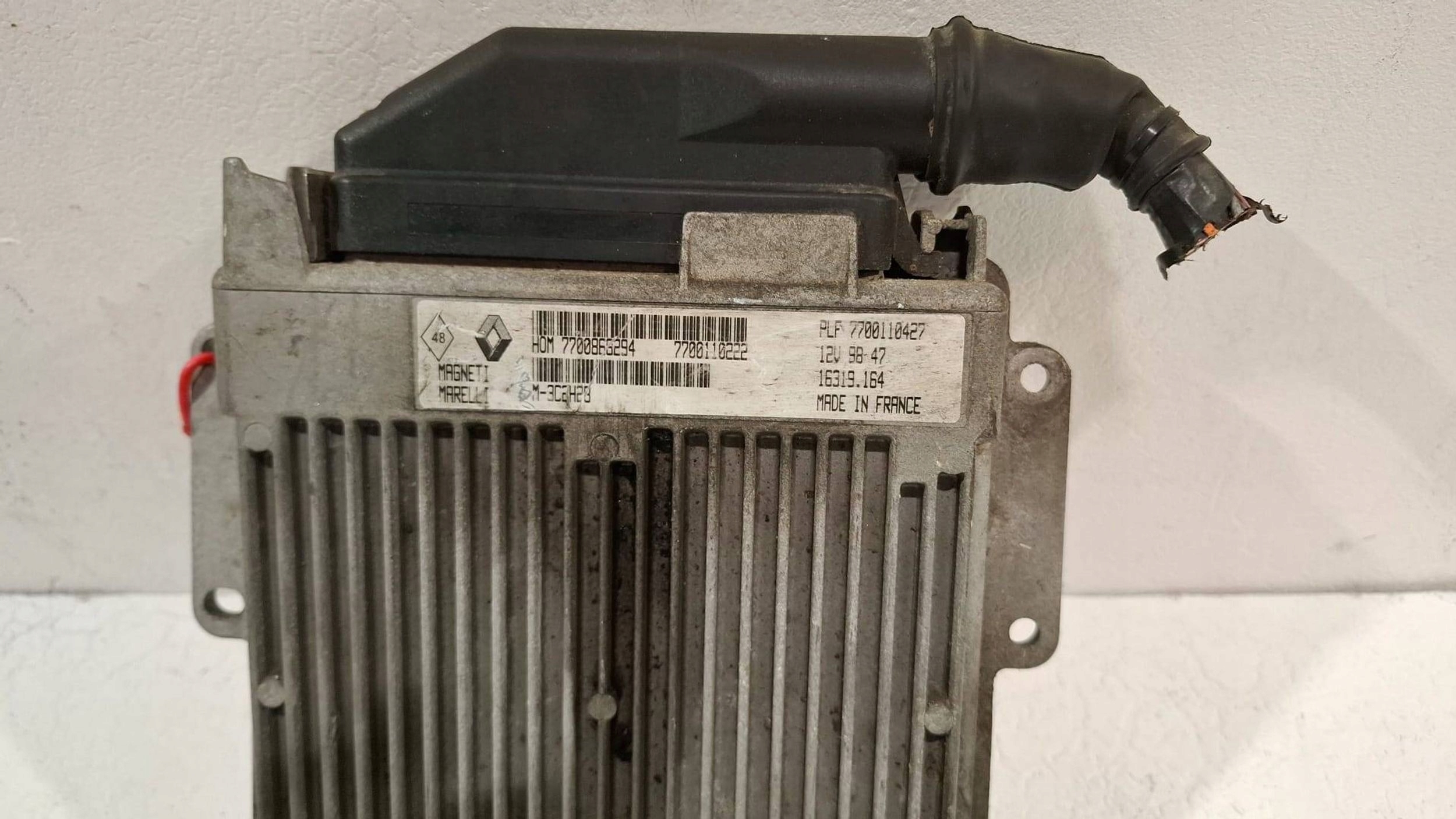 control unit of the engine computer 7700868294 Renault Clio II 1.2