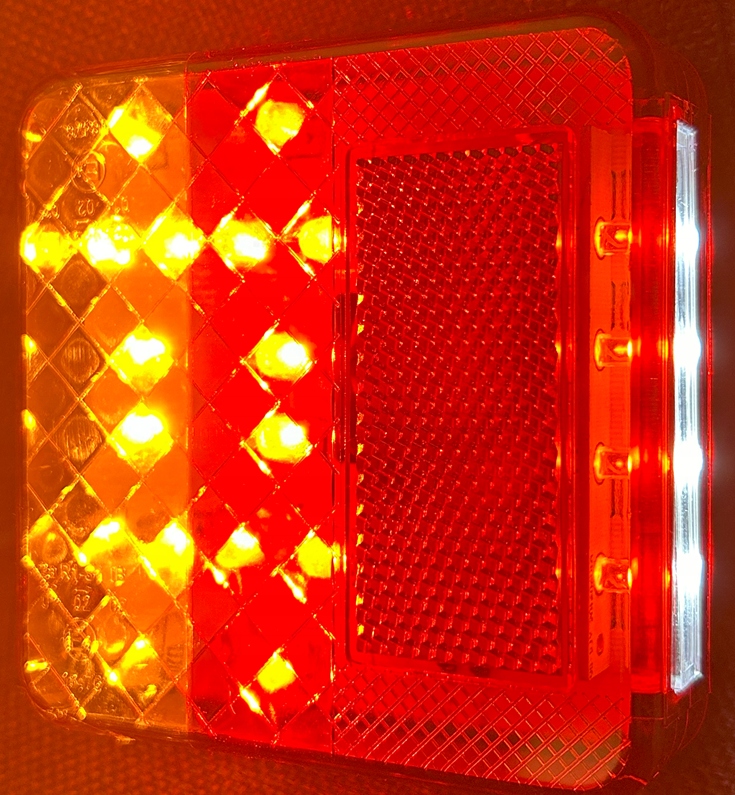 Lampa tylna LED 12/24V - 2 szt komplet Marka inny