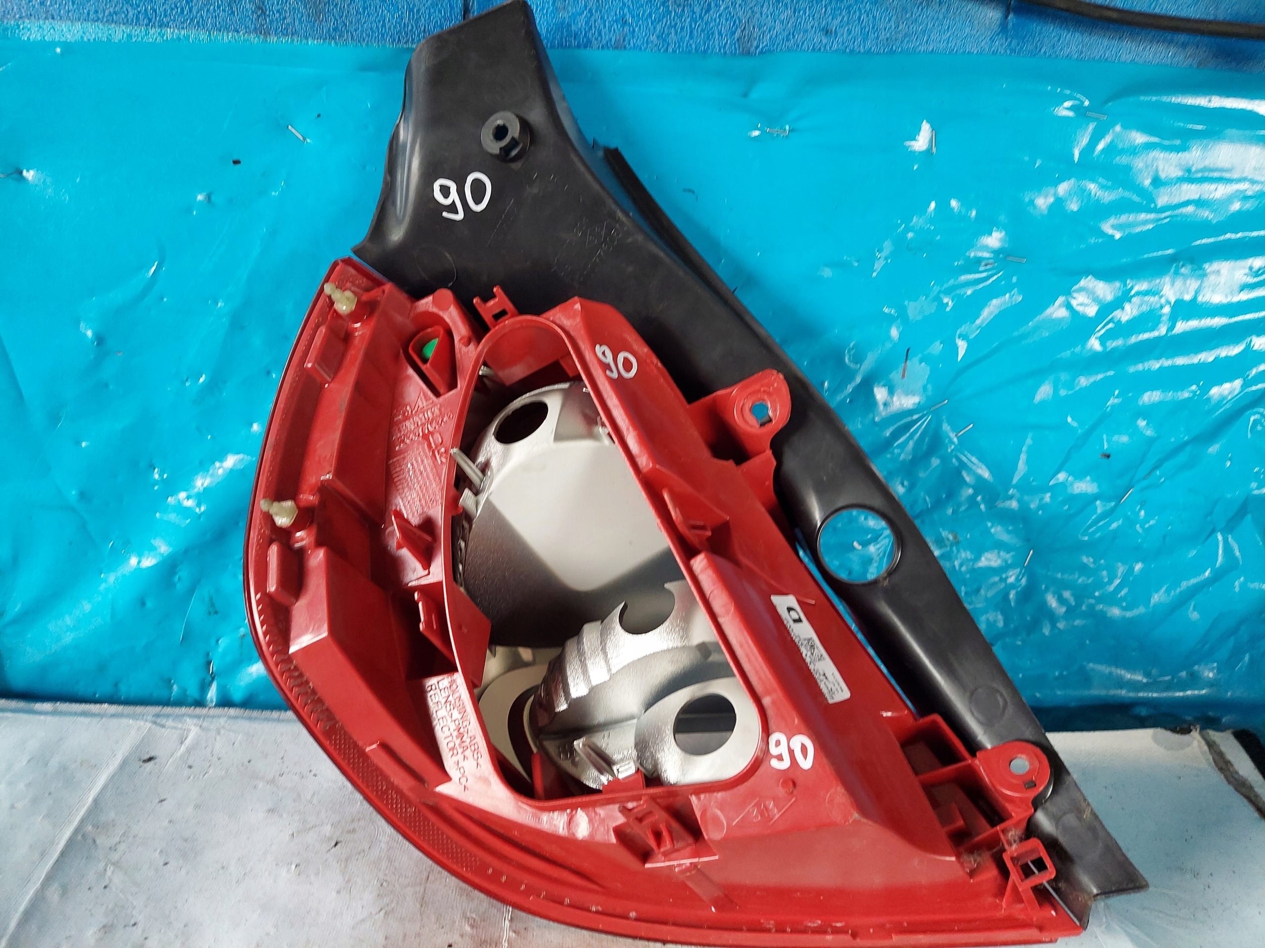 light CLIO III HB 8200886946 right rear part