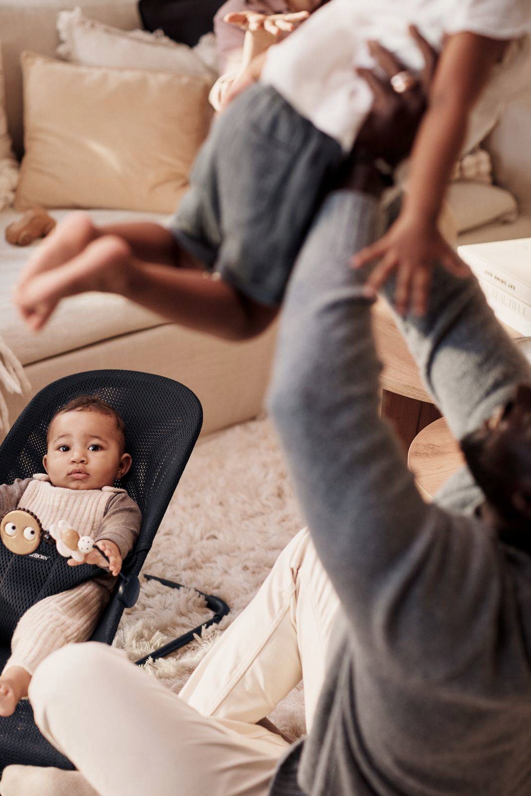 BABYBJORN Googly Eyes zabawka do leżaczka black wh Marka BabyBjörn