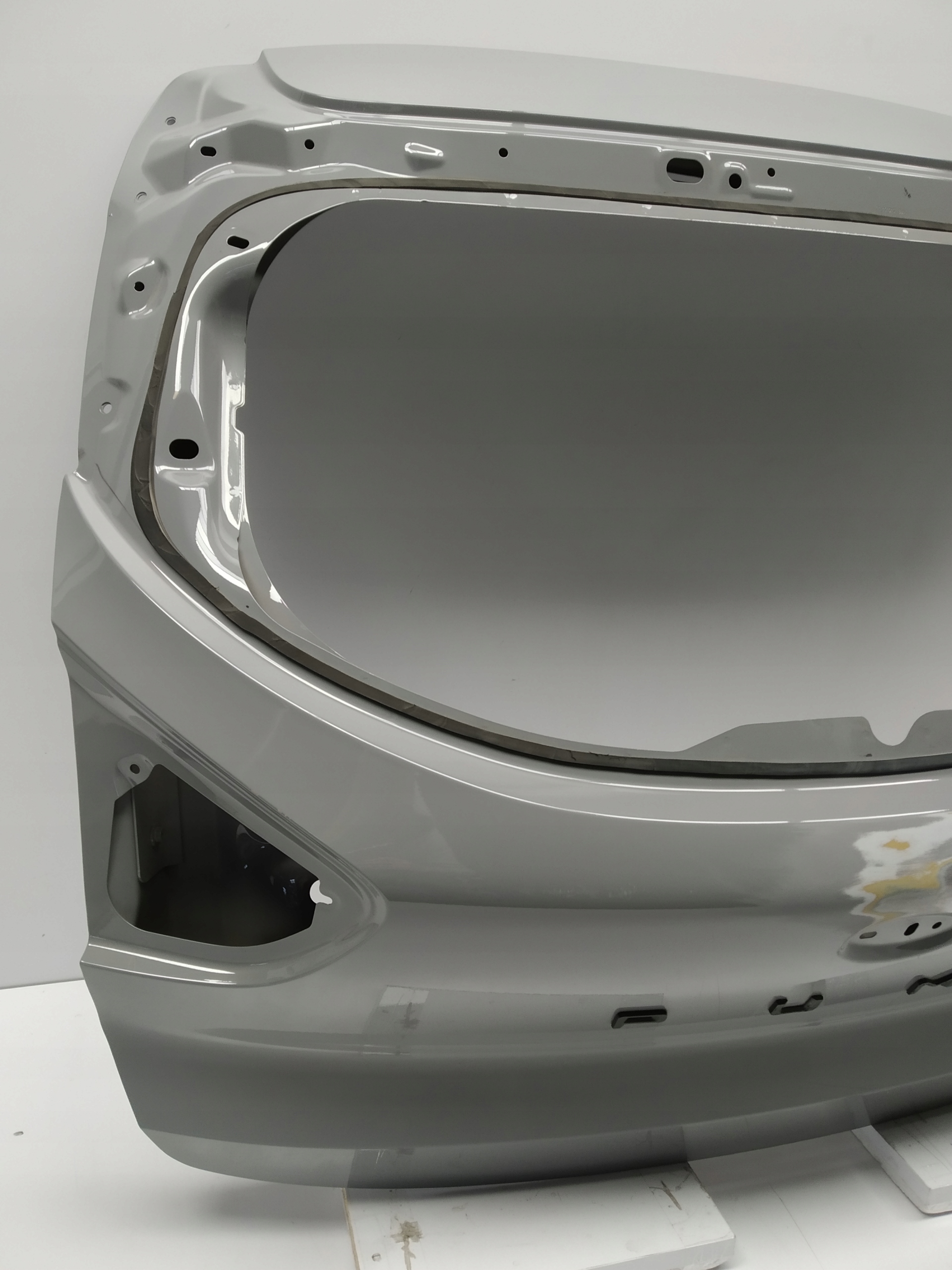 19r-- Ford Puma II boot door grey unprotected