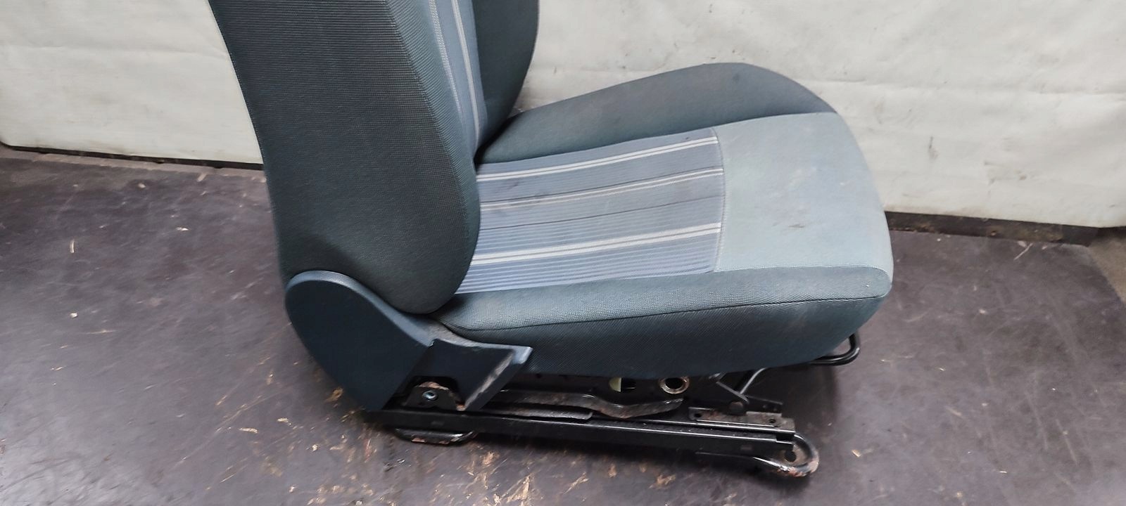 seat front front left driver´s Ford Fiesta MK7 3D H9