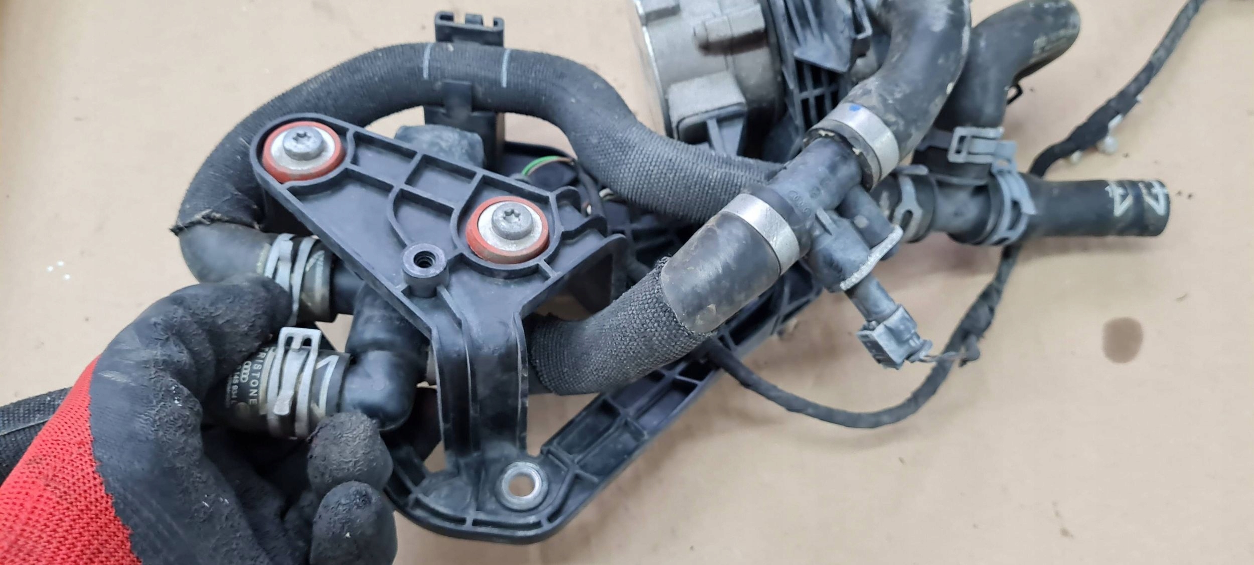 A6 C8 4K dodatna pumpa vode drška 2.0 TFSI HYBRYDA 4N0965567 A7 4K