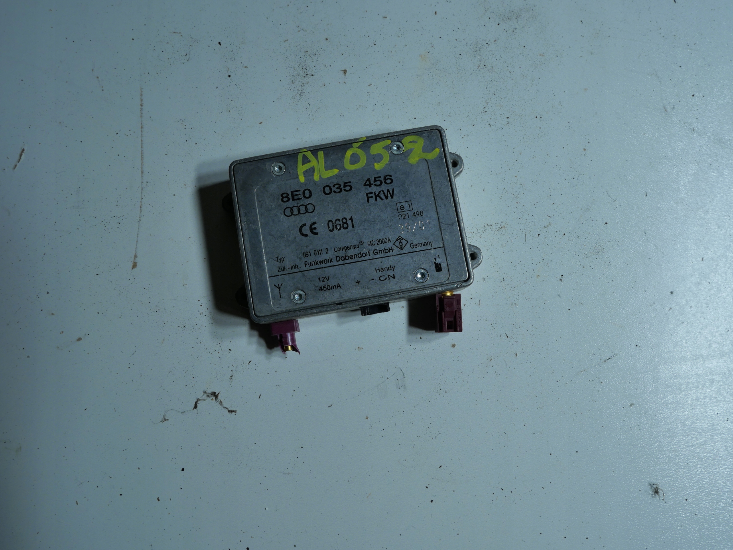 antenna amplifier AUDI A4 B6 B7 8E0035456