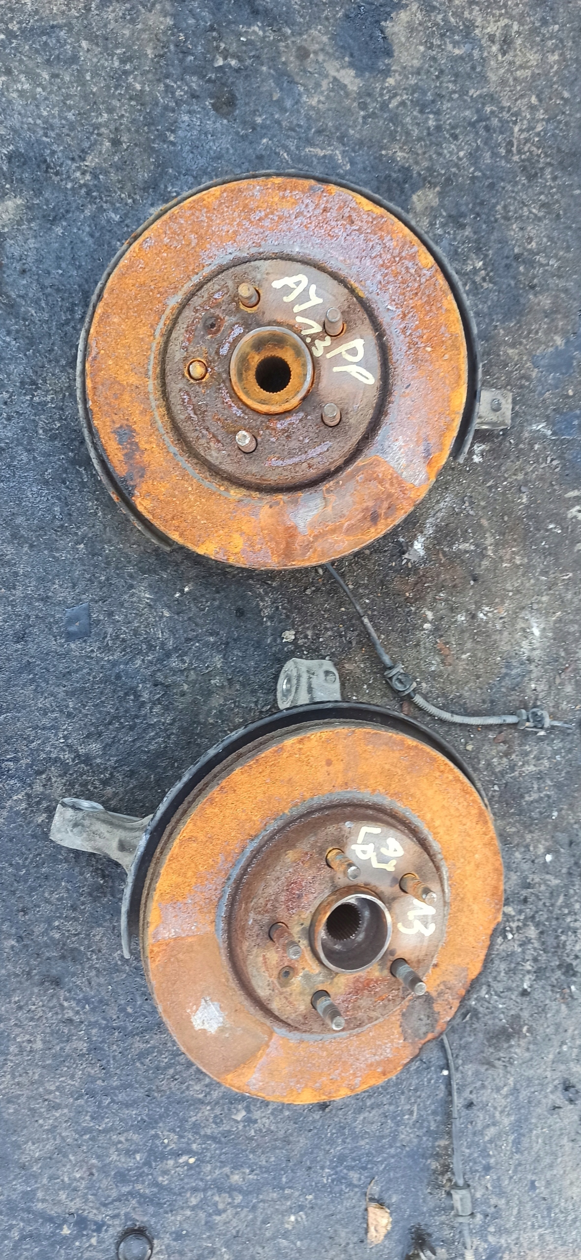 Achsschenkel Radnabe Radlager Z schenkel links oder rechts ASTRA J 1.7
