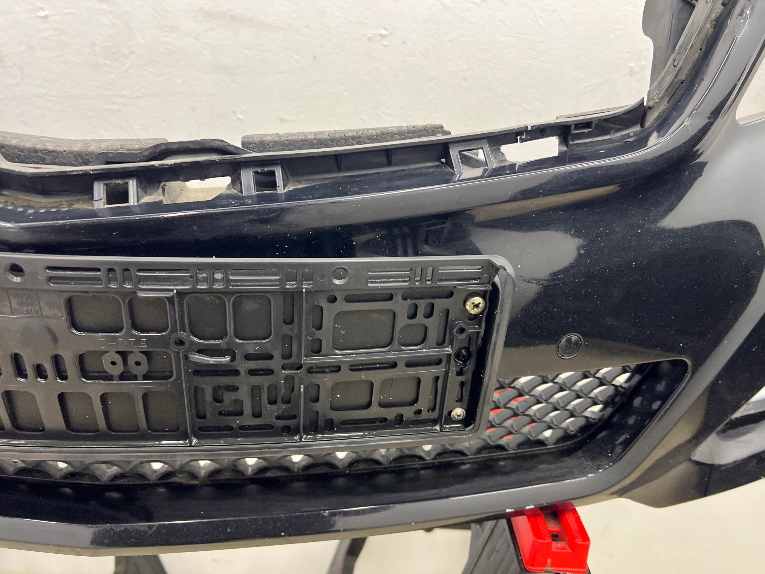 MERCEDES E-KLASA W212 LAKIER 197 front bumper LED 6XPDC below RADARY