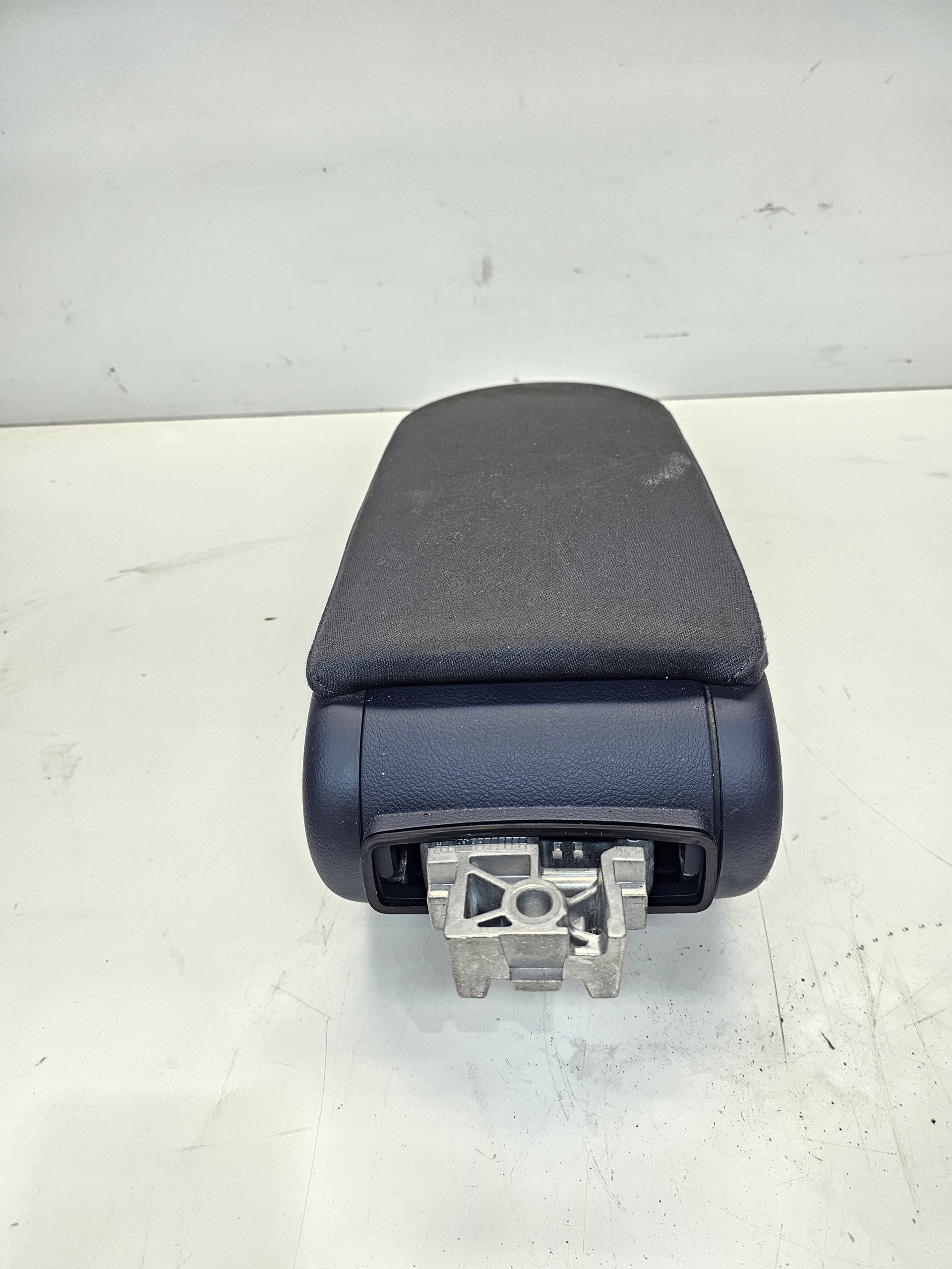 armrest front AUDI A6 C6 *MATERIAL* graphitic*