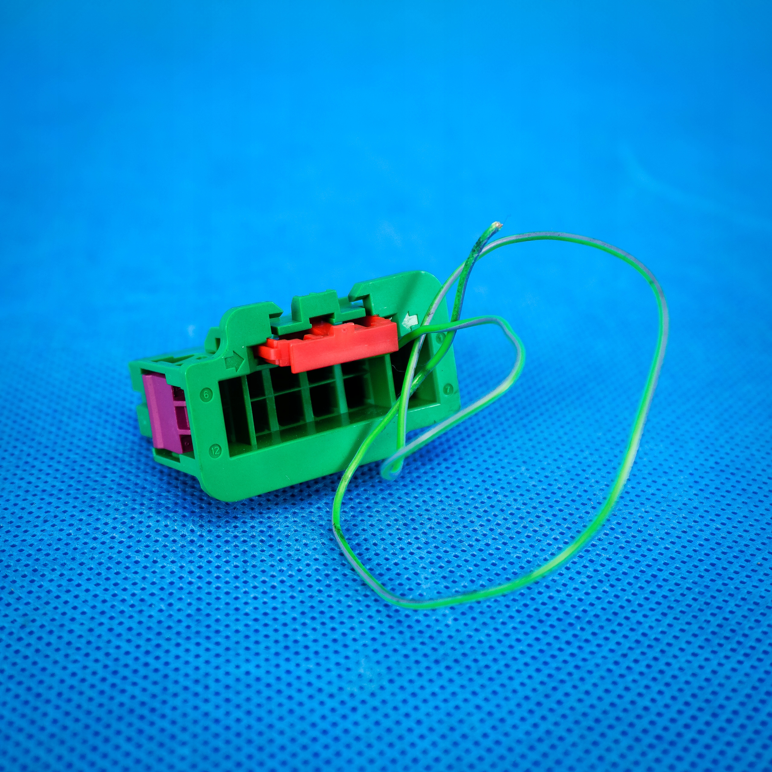 connector contact stecker piny BMW 61139867337 9867337