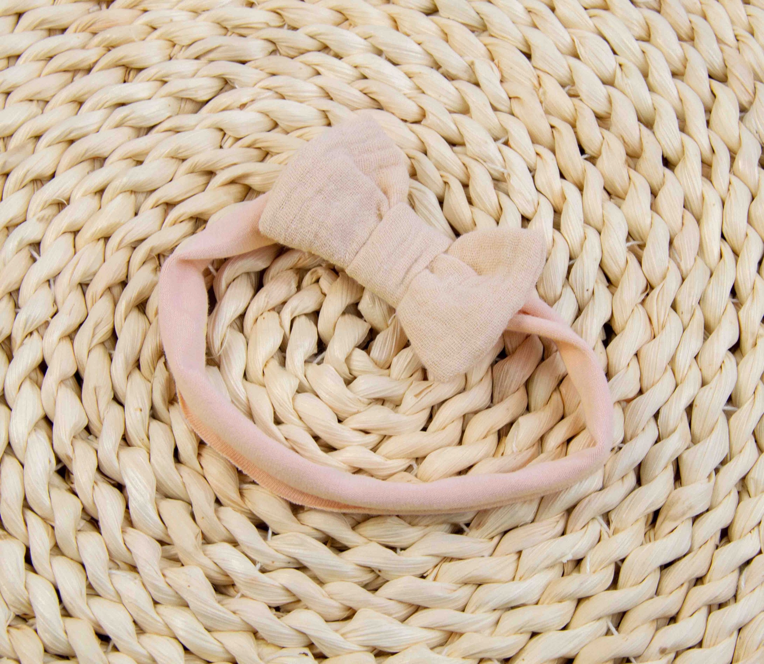 BLOOMERSY MUŚLINOWE Z FALBANKAMI + OPASKA 68-74 Liczba sztuk w ofercie 1 szt.