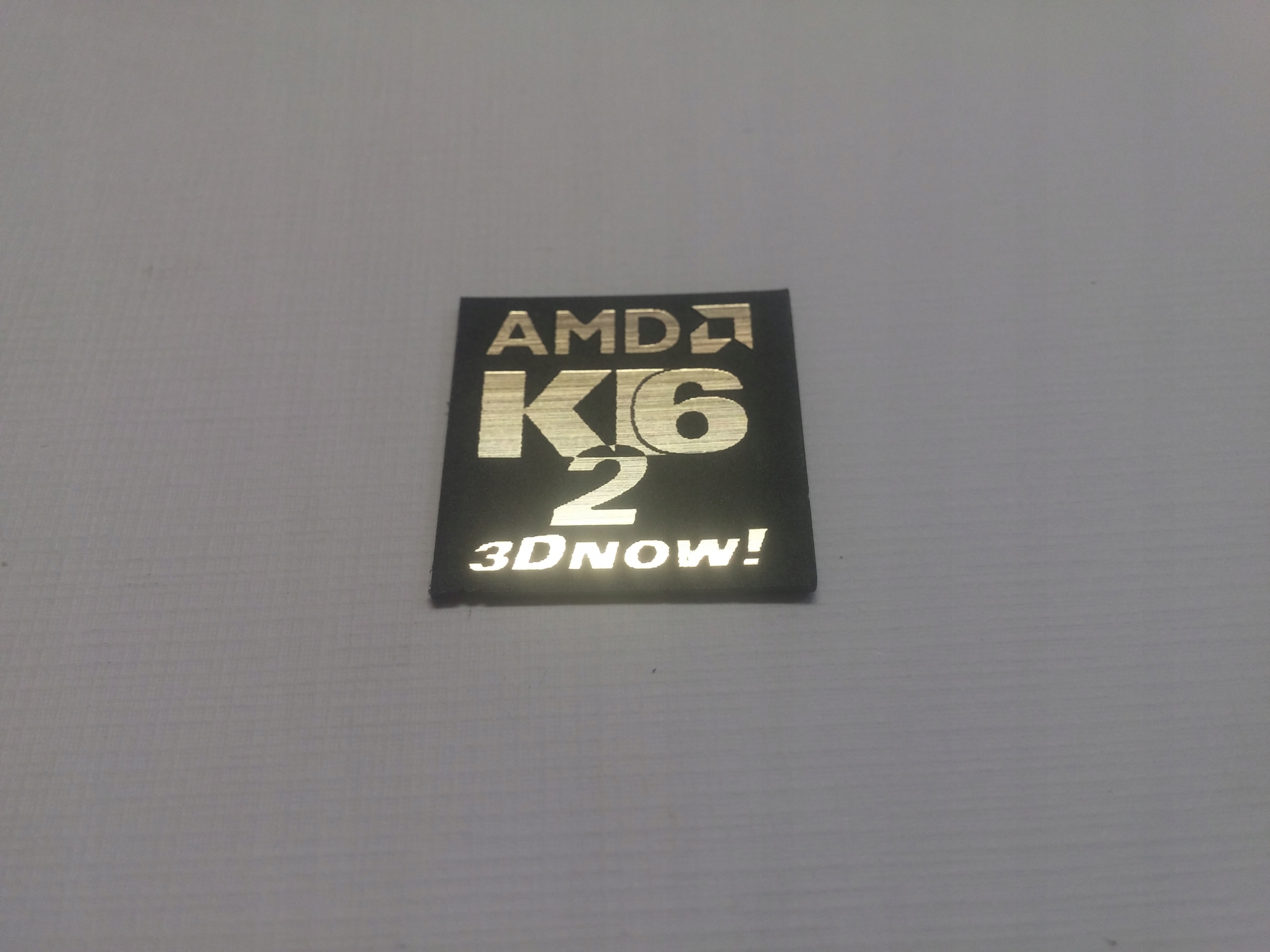 

Amd naklejka emblemat 19 x 19 mm *złota