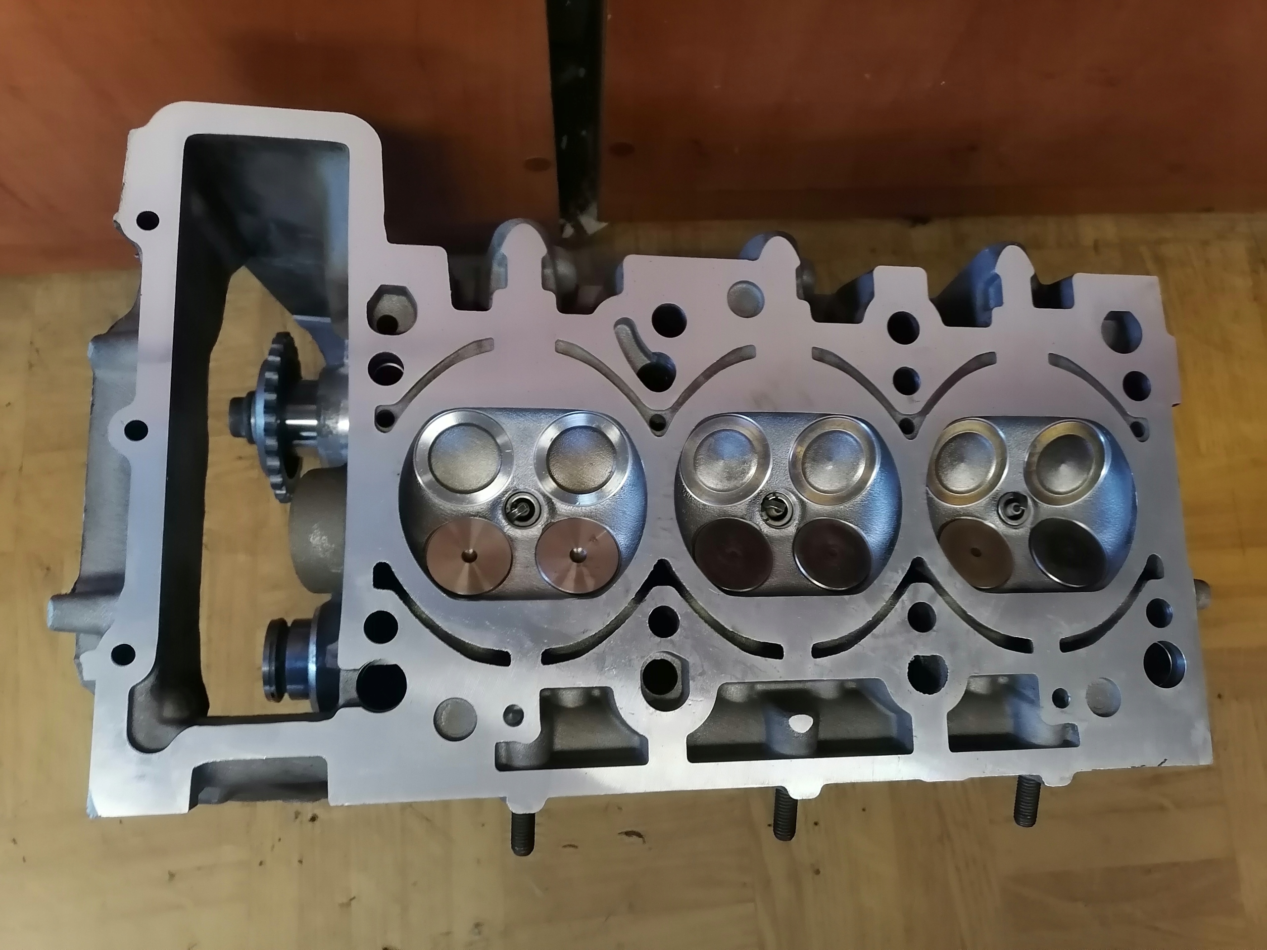 head. right AUDI 3.2 FSI 06E103373D REGENEROWANA
