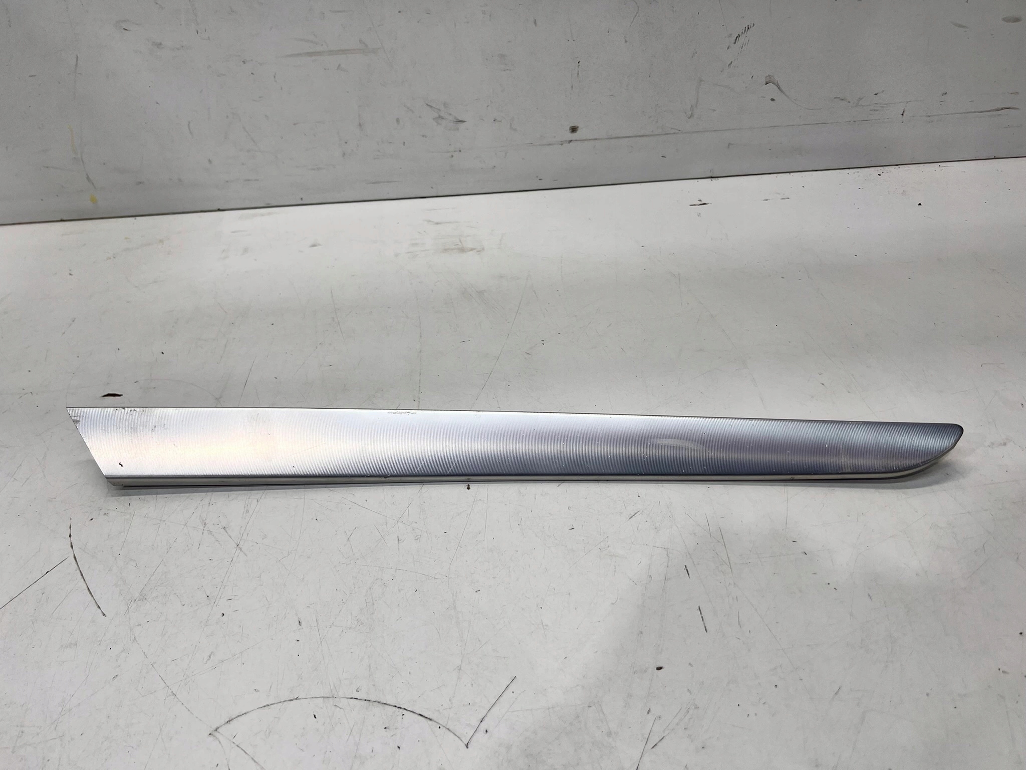 moulding DEKOR door right front AUDI A6 C6 4F0867410 wheel