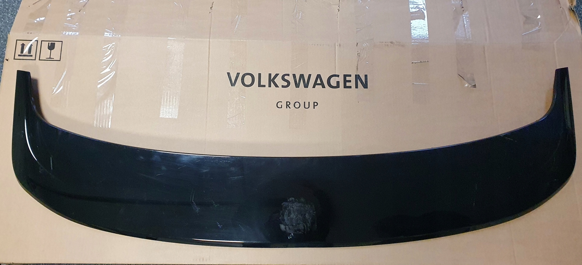 Пластик 10a854700 накладка капота VW ID3