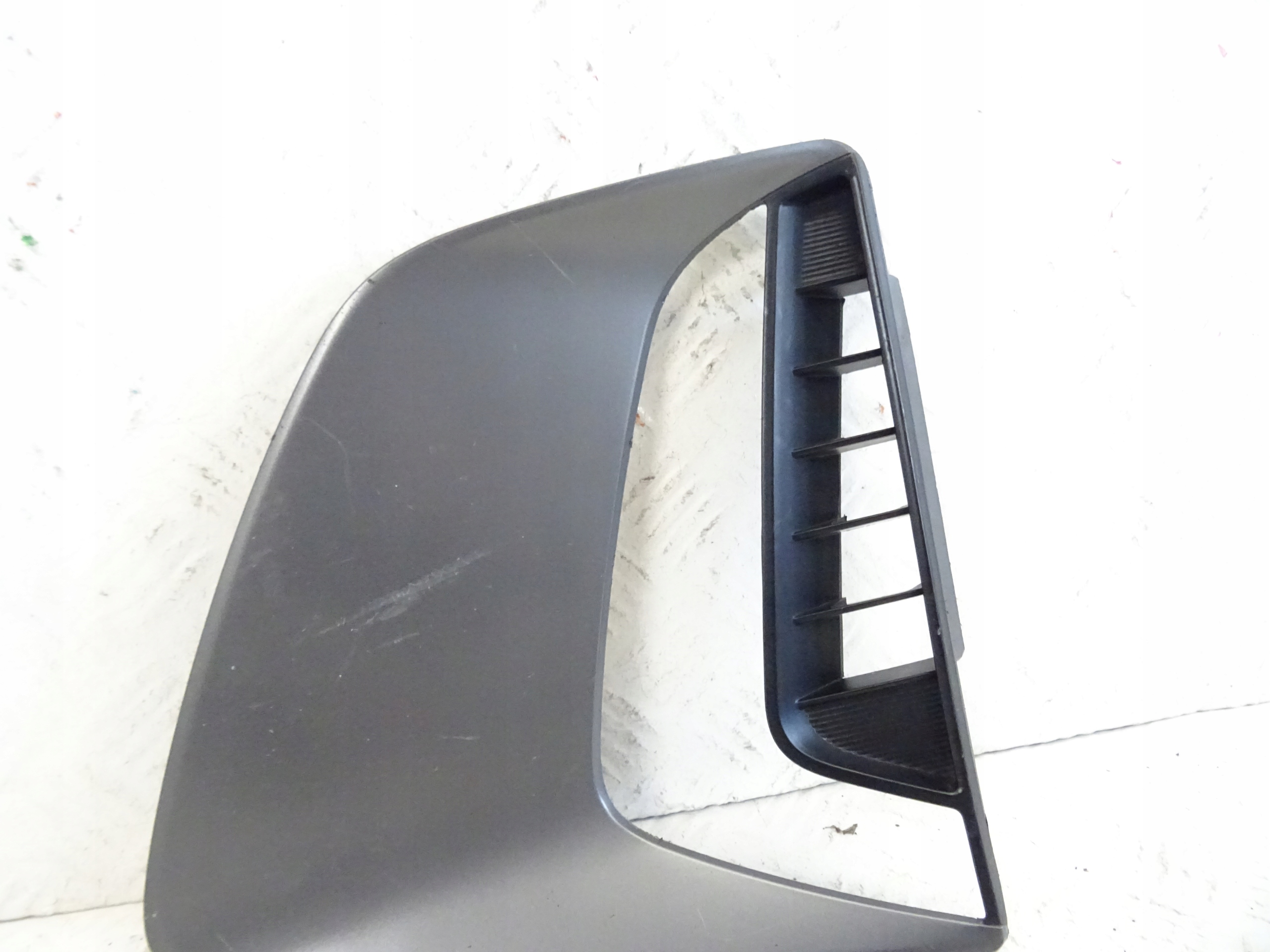 grid of a bumper front front right HYUNDAI IONIQ 86564G2050