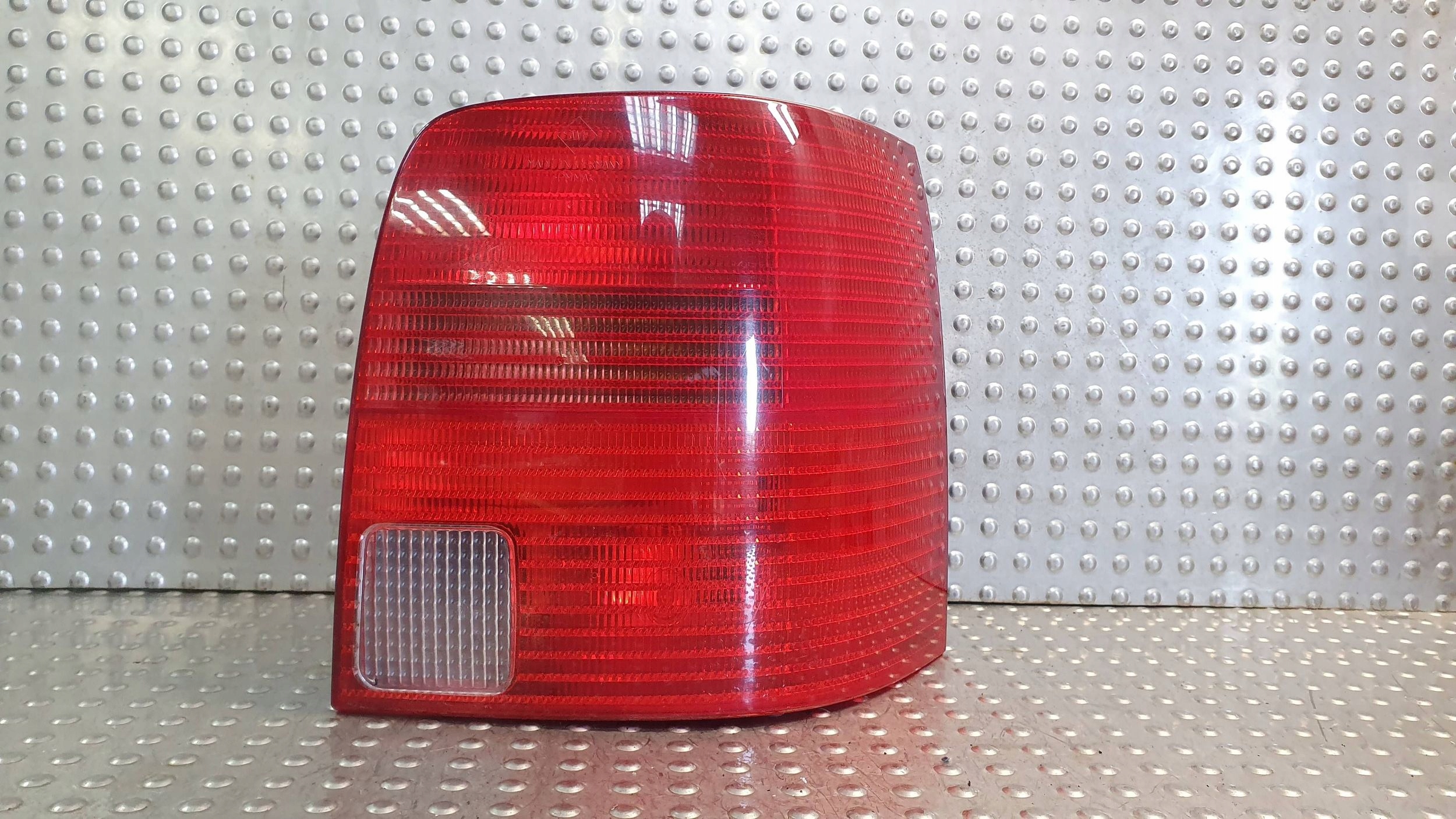 light rear part right VW PASSAT B5 95- 3B9945112F