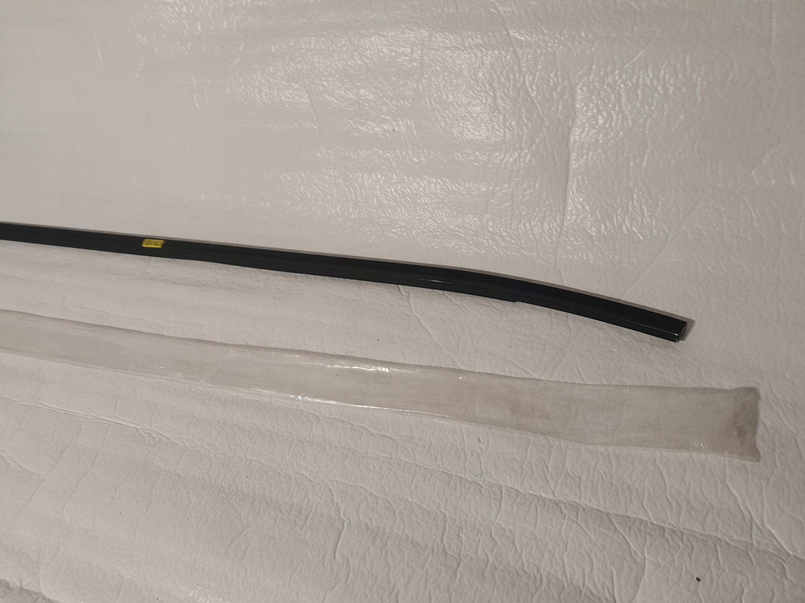 HYUNDAI I30 moulding dust left front 82210 A5010