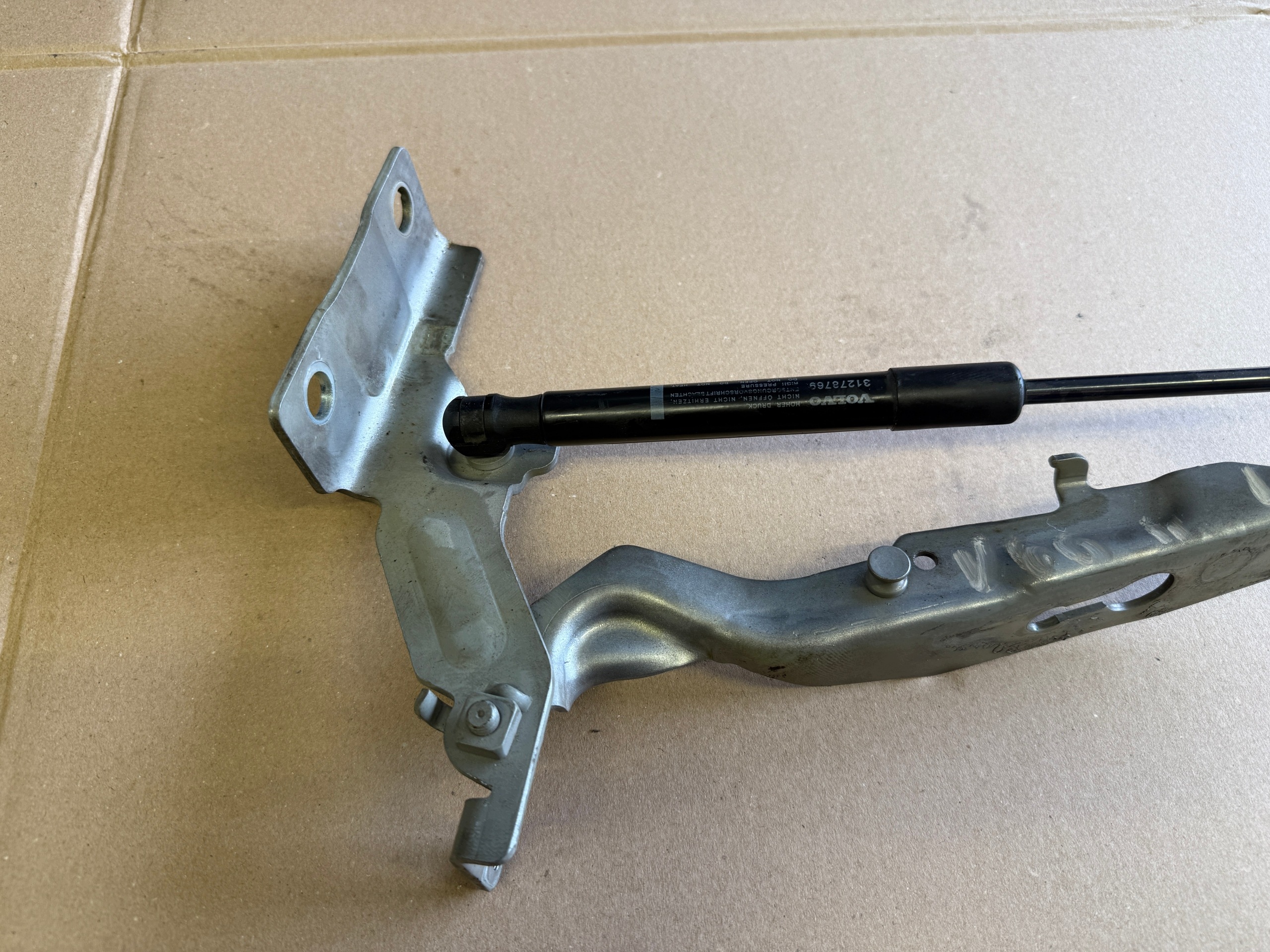 VOLVO V60 S60 II hinge bonnets left 30799178
