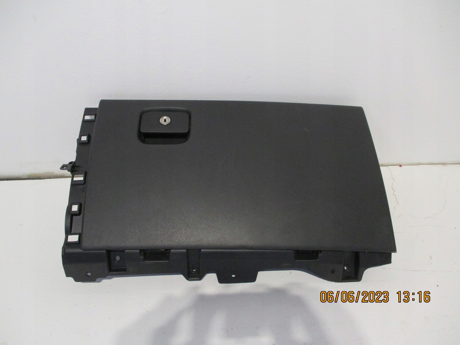 HANDSCHUHFACH KONSOLE RANGE ROVER VELAR J8A2-060T10-A